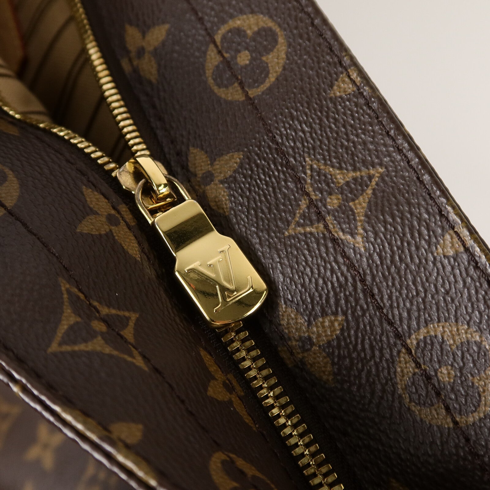 LOUIS VUITTON Monogram Mezzo肩背袋
