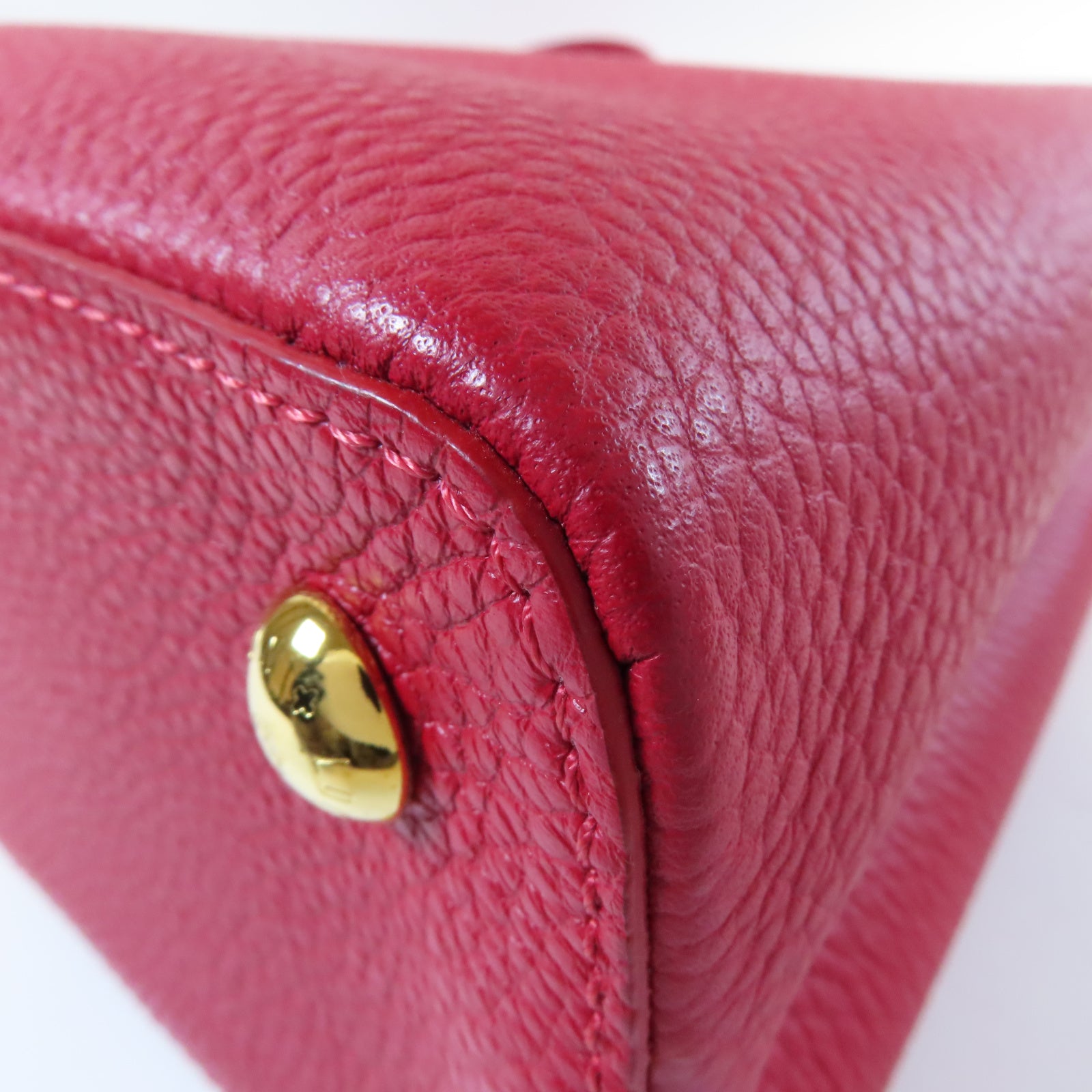 LOUIS VUITTON 【激減優惠】Taurillon Capucines MM金扣手挽肩背兩用袋紅色