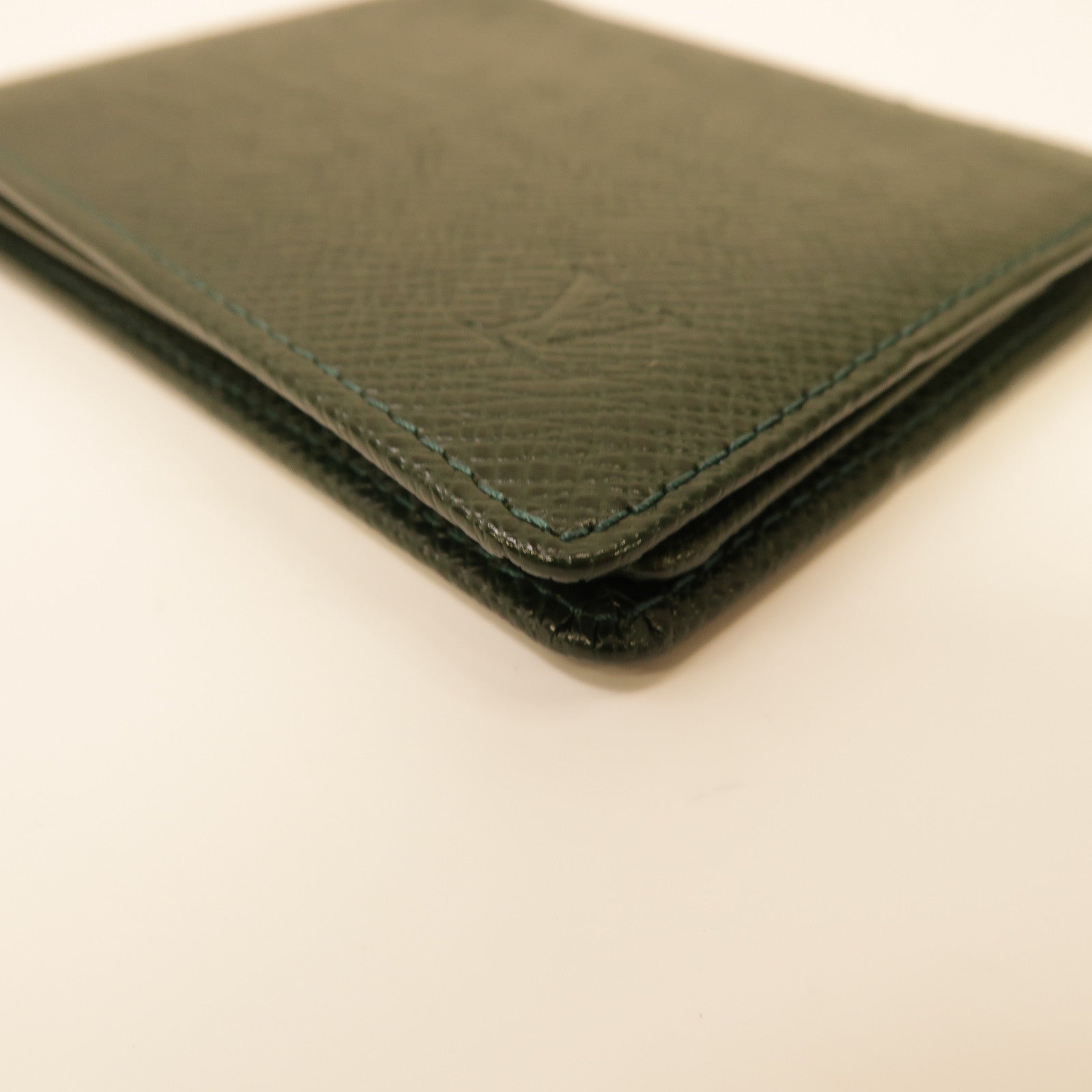 LOUIS VUITTON Taiga Porte Billets 3 Voler折疊錢包綠色