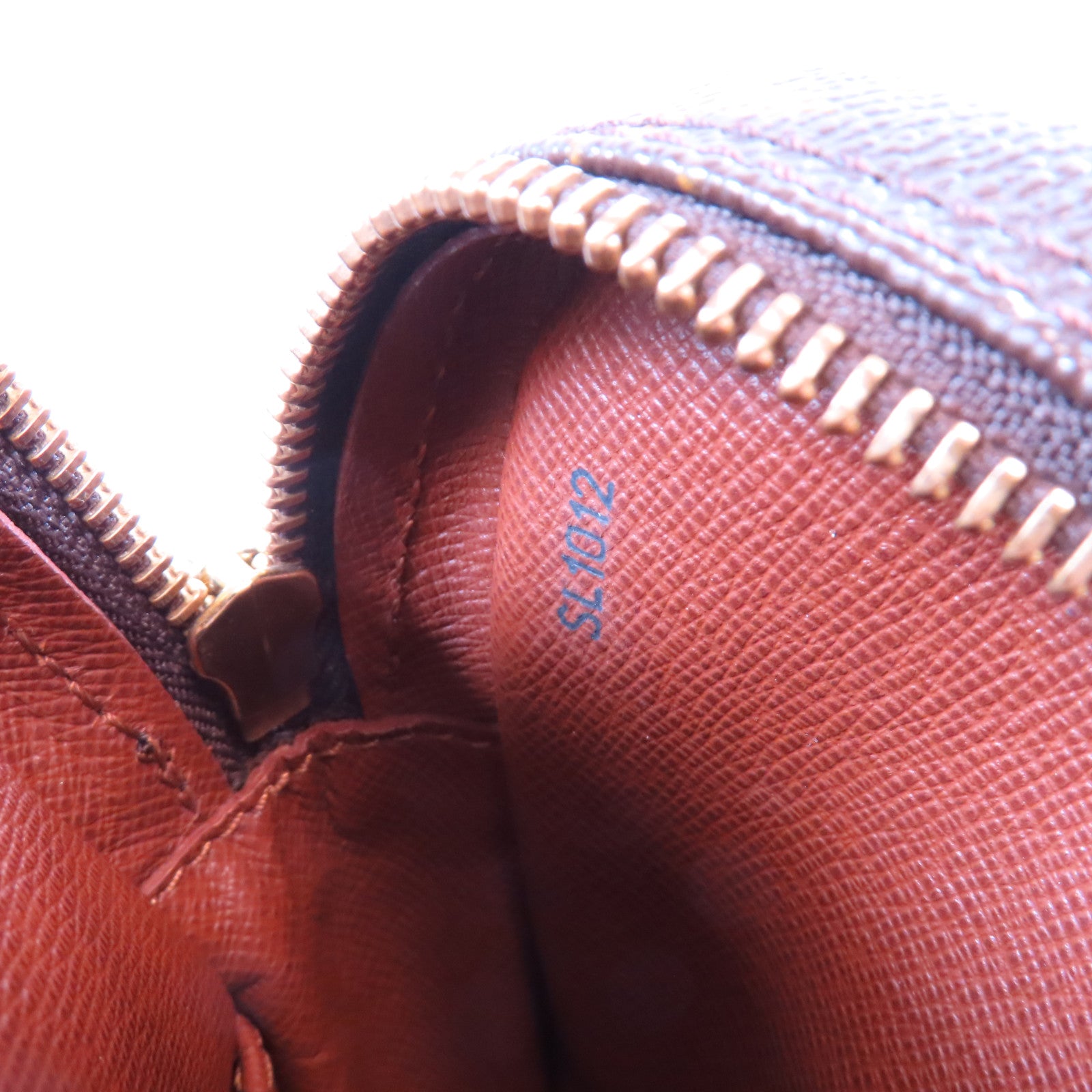 LOUIS VUITTON Monogram Danube金扣肩背袋啡色