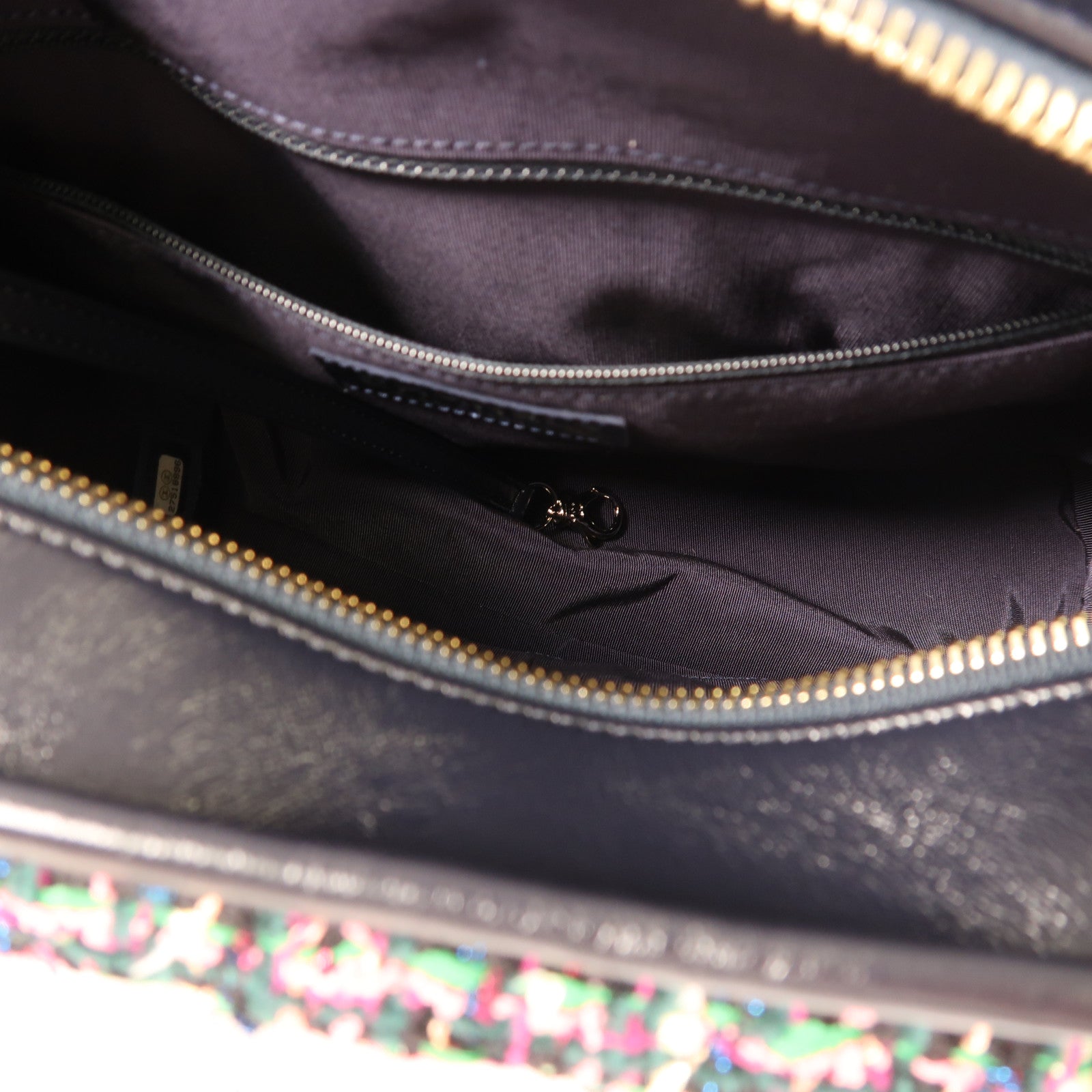 CHANEL 斜紋軟呢/皮革Gabrielle Medium鏈帶肩背袋