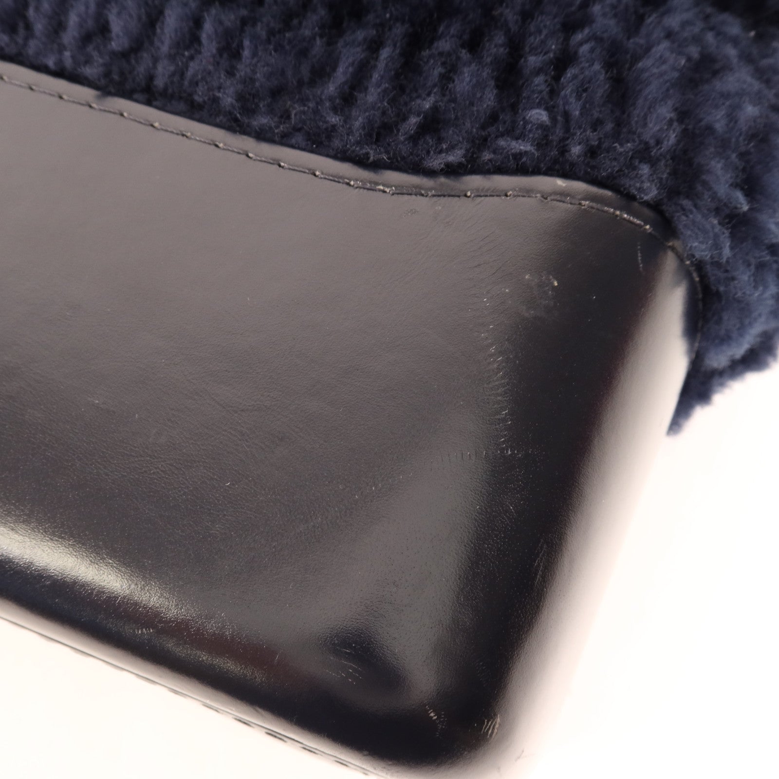 CHANEL 牛皮皮革/羊毛Gabrielle Medium鏈帶肩背袋