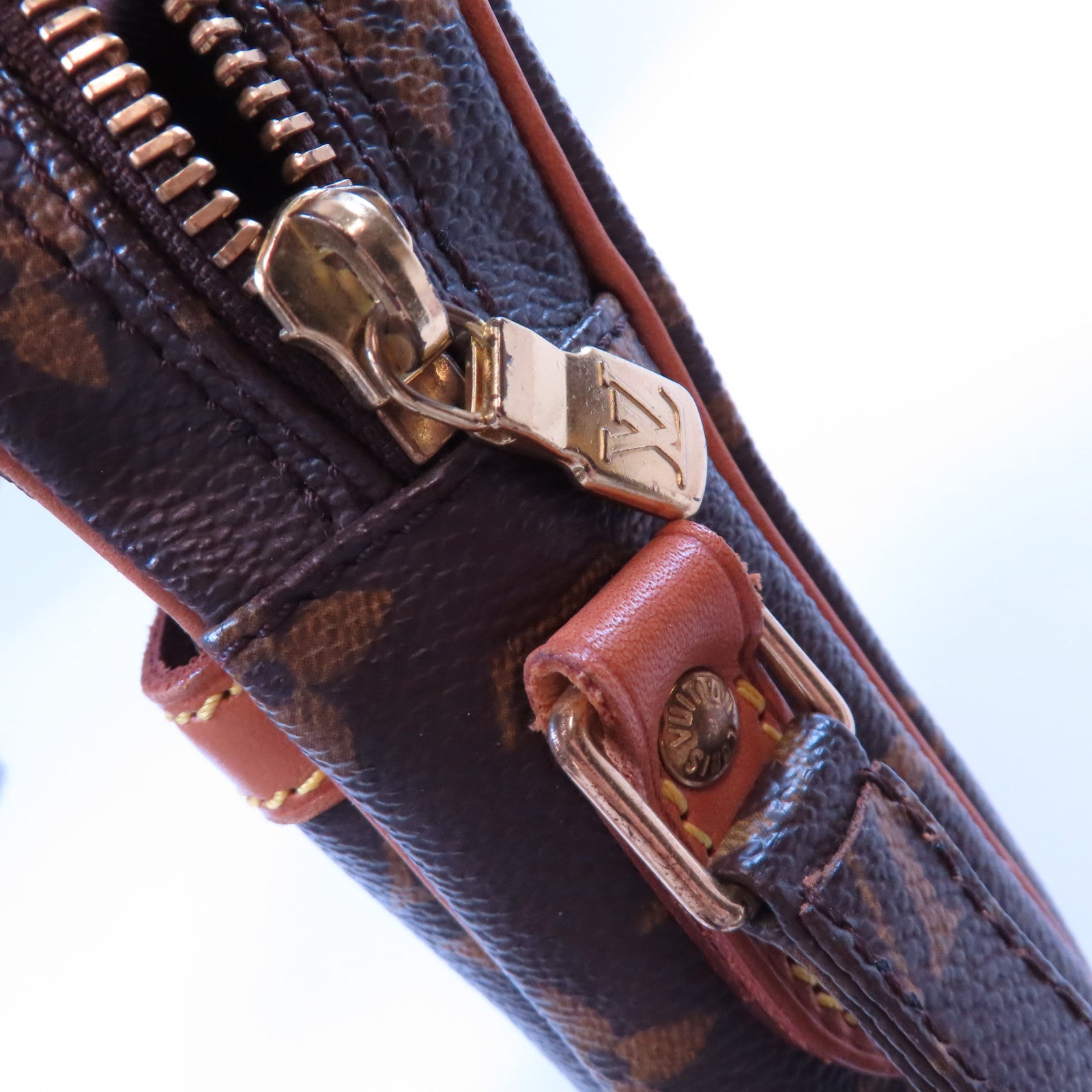 LOUIS VUITTON Monogram Danube金扣肩背袋啡色