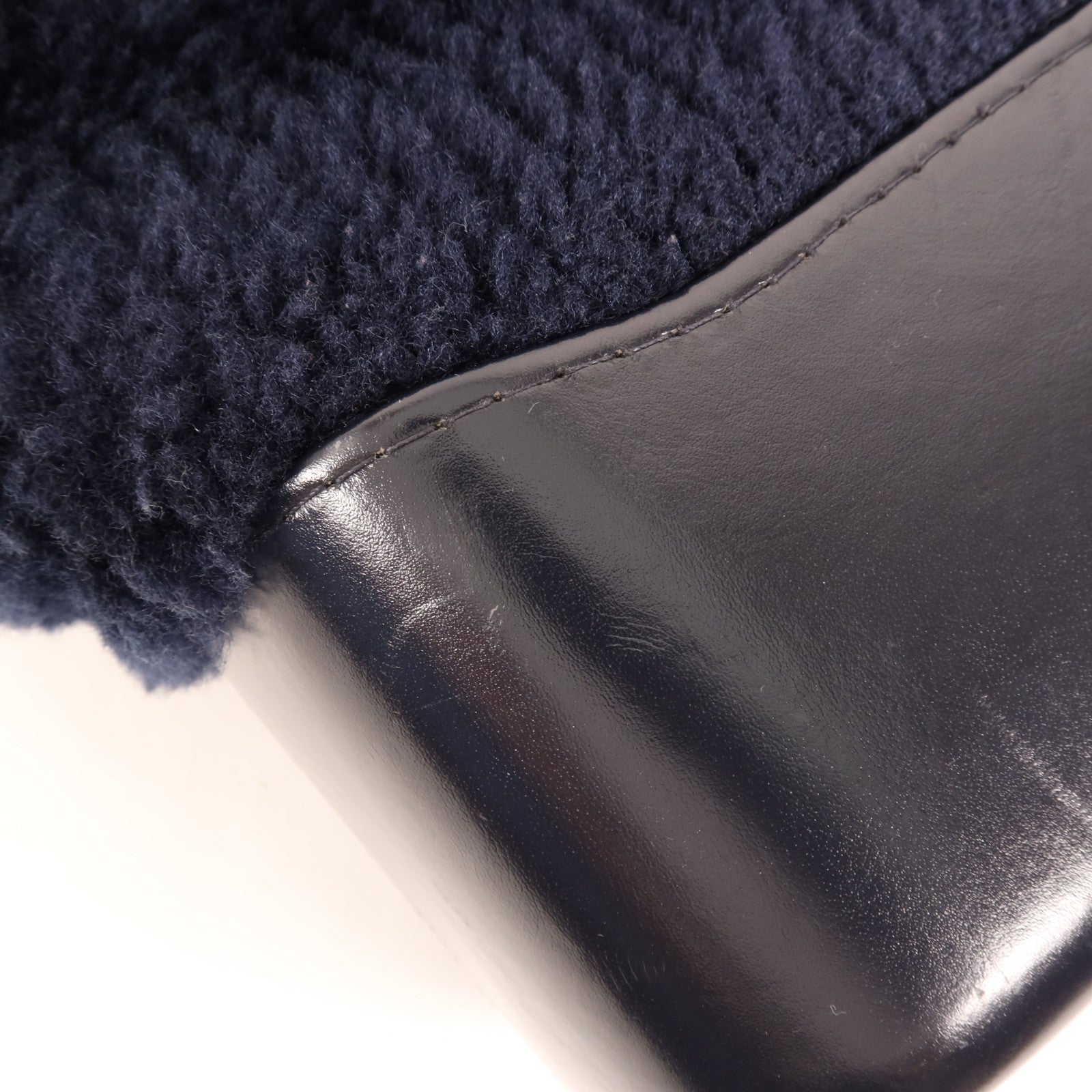 CHANEL 牛皮皮革/羊毛Gabrielle Medium鏈帶肩背袋