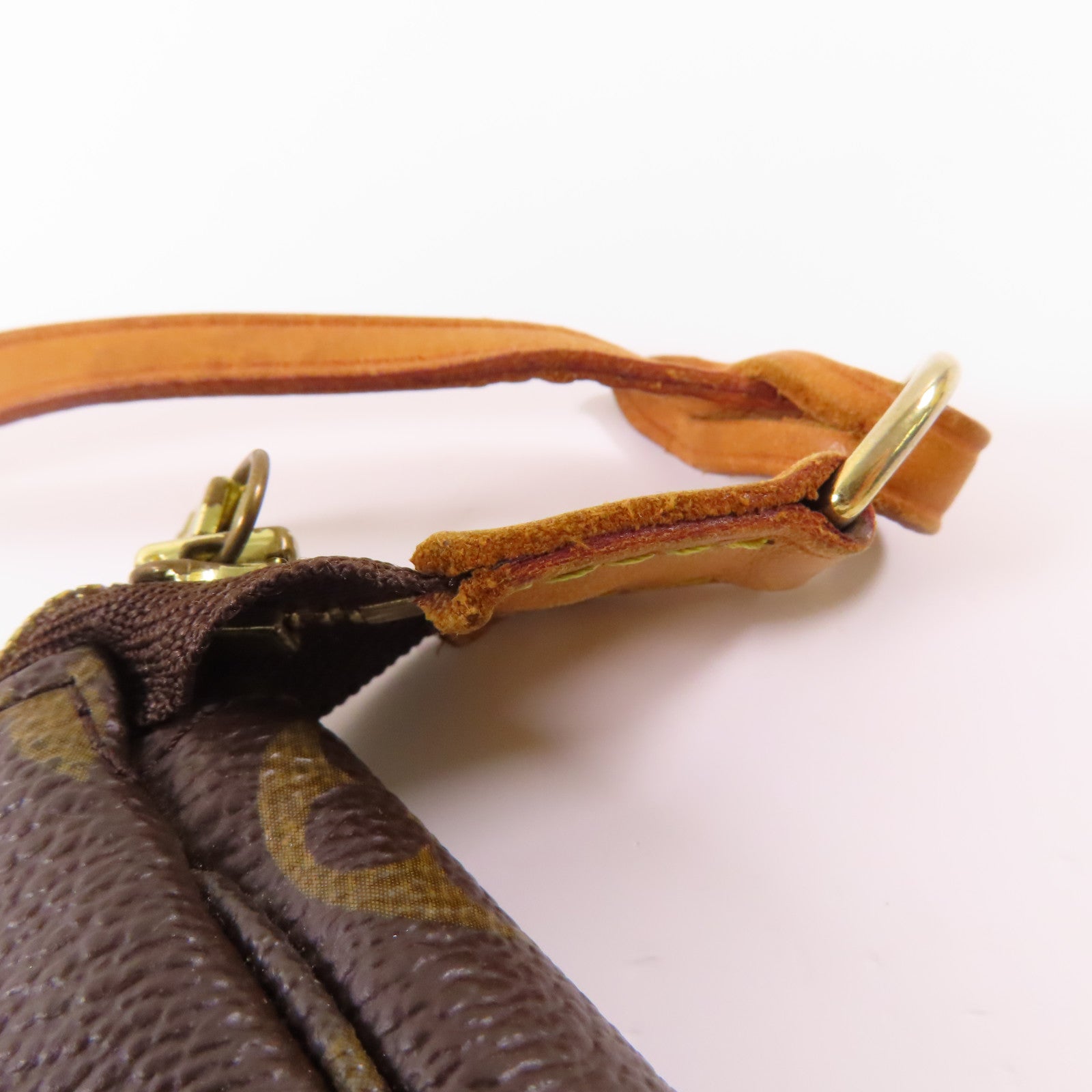 LOUIS VUITTON Monogram Pochette Accessoires金扣手挽袋棕色