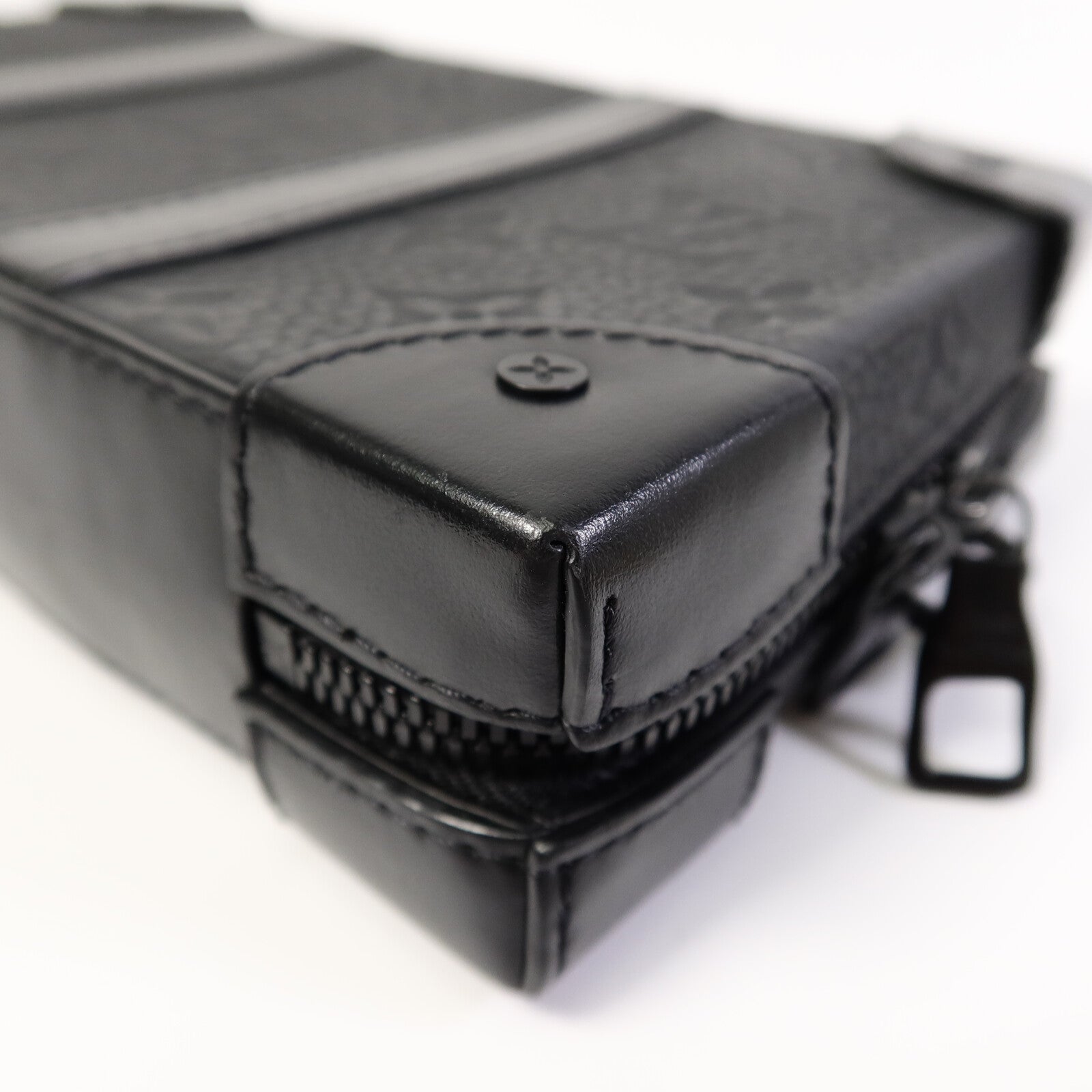 LOUIS VUITTON Monogram Taurillon Soft Trunk肩背袋