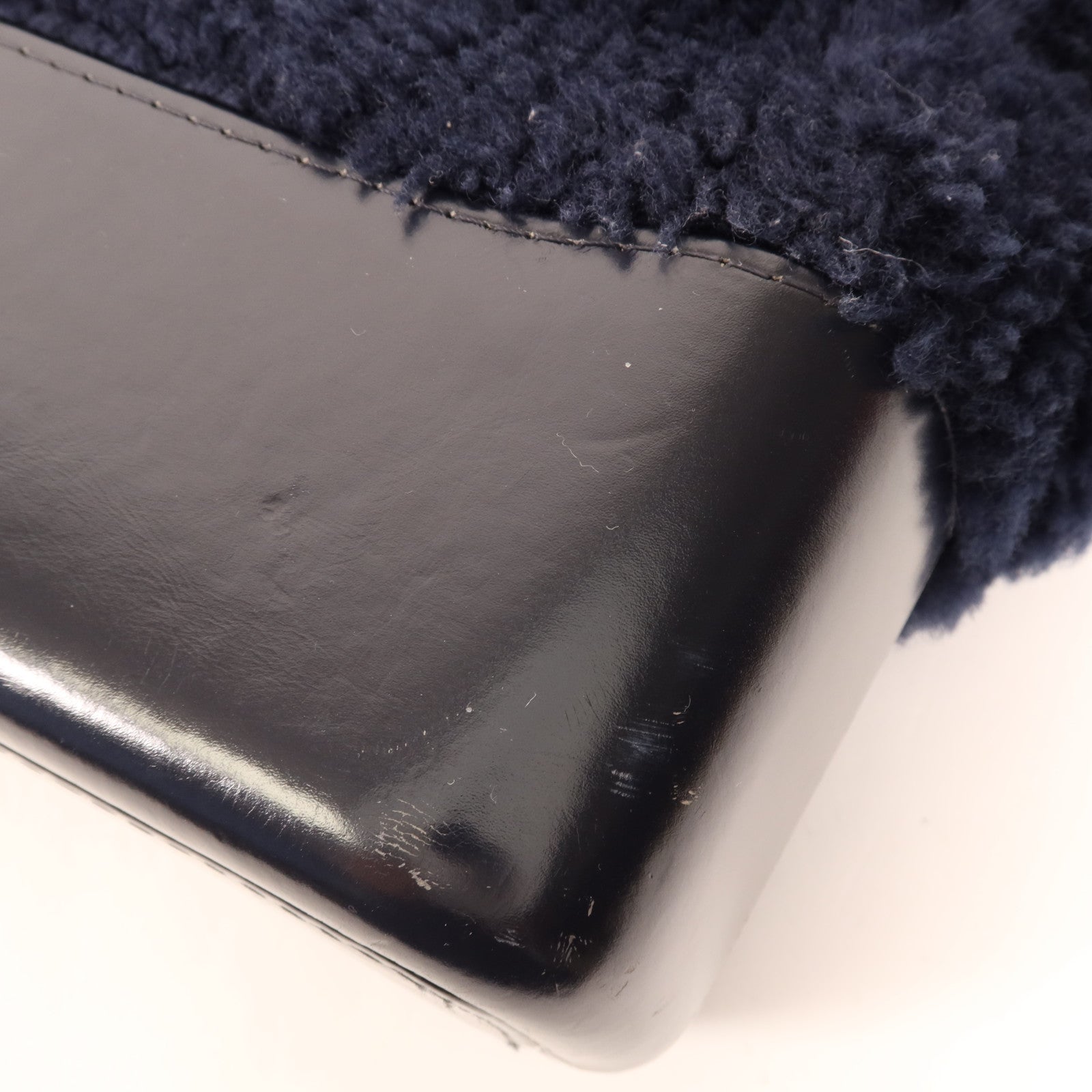 CHANEL 牛皮皮革/羊毛Gabrielle Medium鏈帶肩背袋