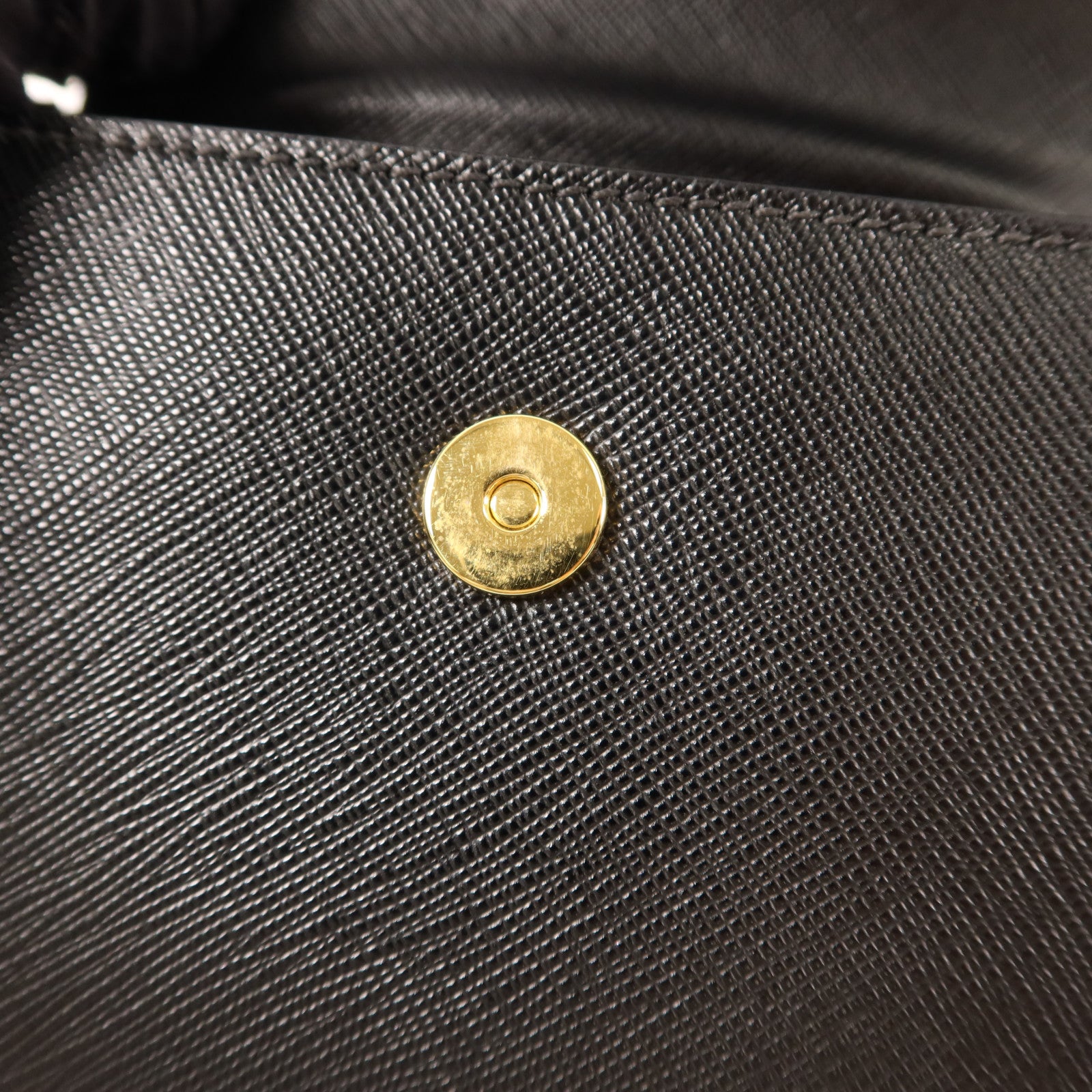 PRADA Saffiano皮革Clutch金扣手拿包