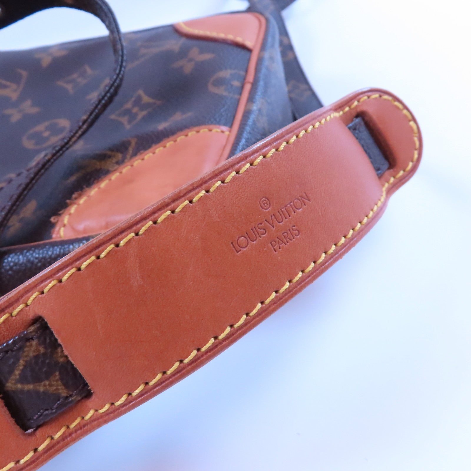 LOUIS VUITTON Monogram Danube金扣肩背袋啡色