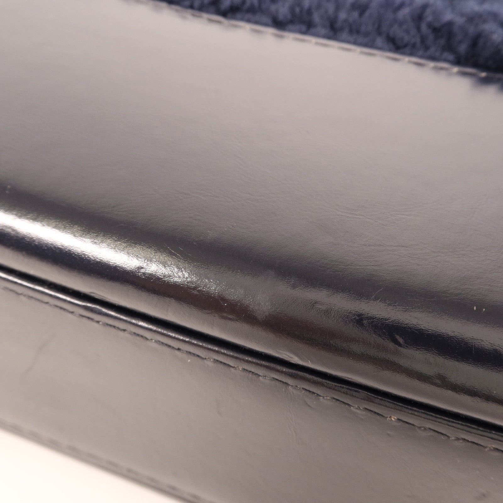 CHANEL 牛皮皮革/羊毛Gabrielle Medium鏈帶肩背袋