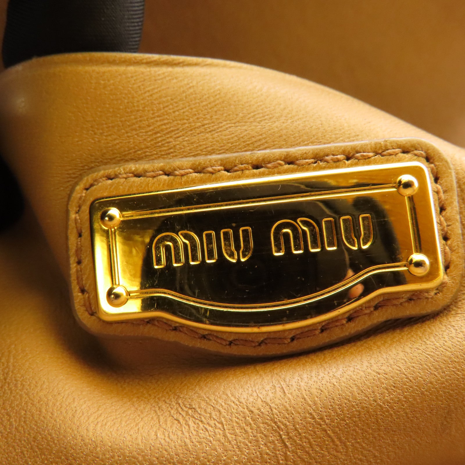 Miu Miu 羊皮皮革Handbag金扣手挽袋