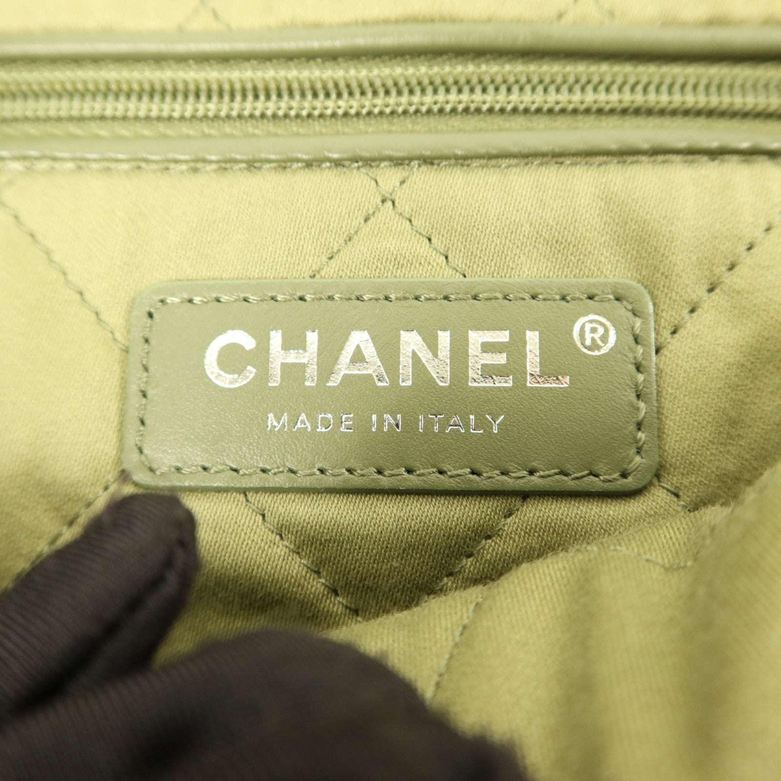 CHANEL 牛皮皮革Chanel 22 Small鏈帶肩背袋