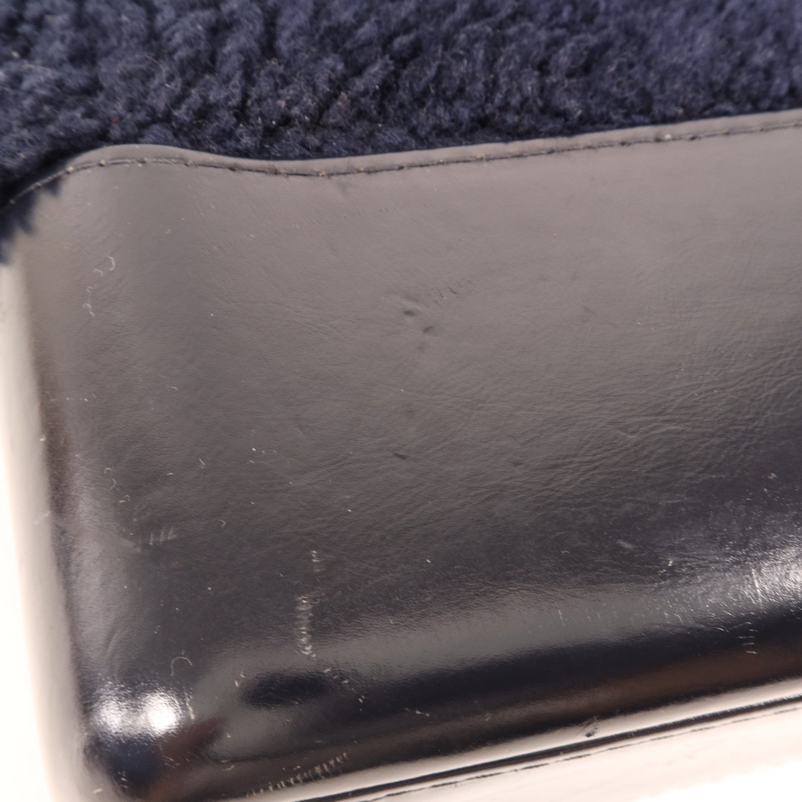 CHANEL 牛皮皮革/羊毛Gabrielle Medium鏈帶肩背袋