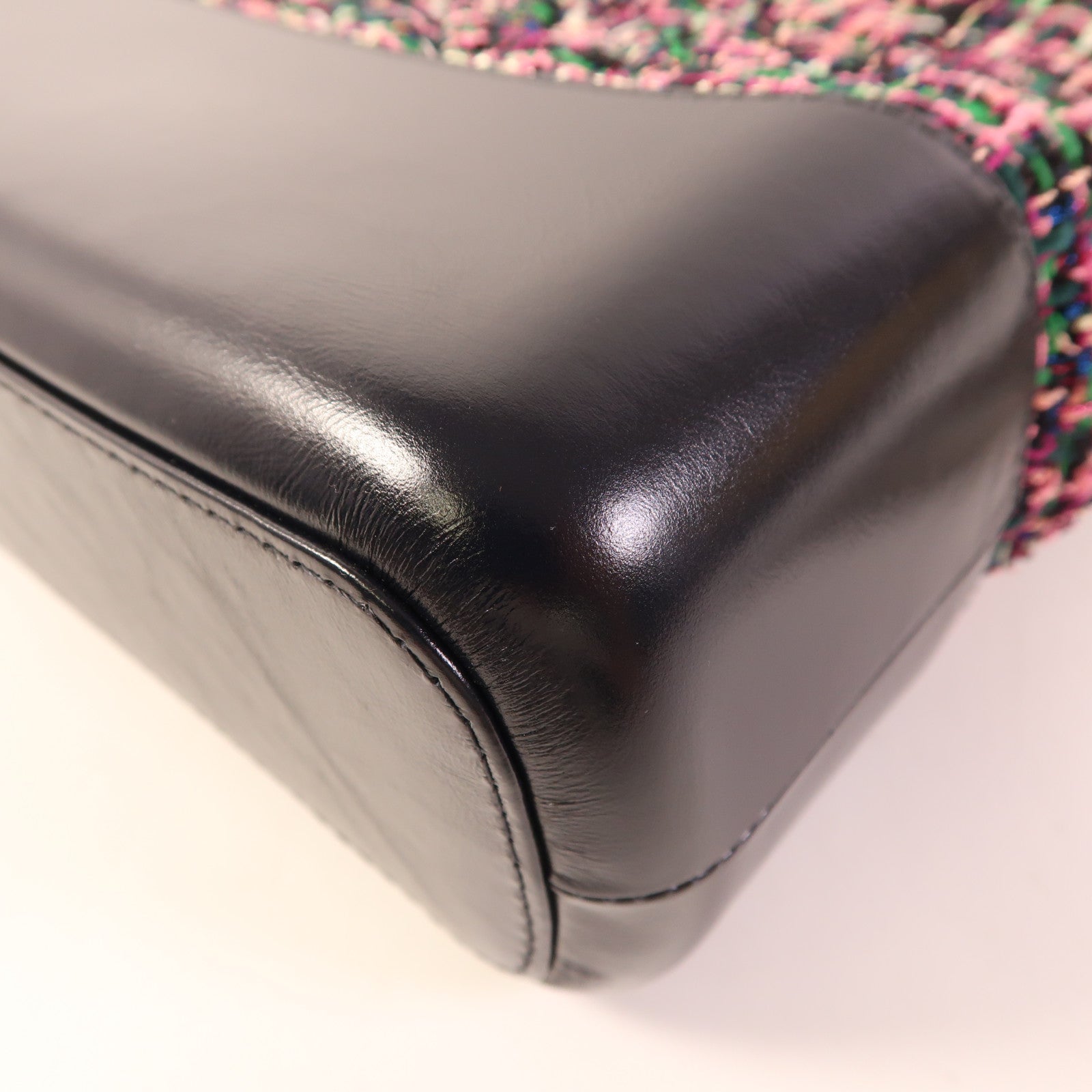 CHANEL 斜紋軟呢/皮革Gabrielle Medium鏈帶肩背袋