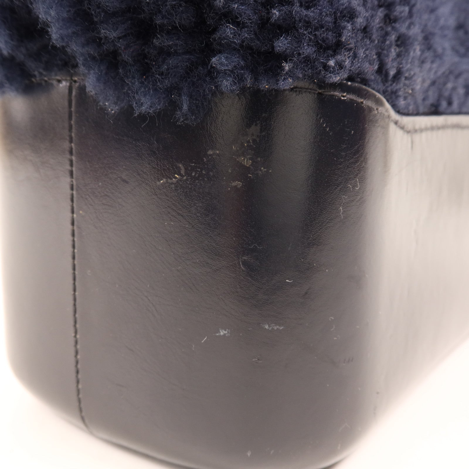 CHANEL 牛皮皮革/羊毛Gabrielle Medium鏈帶肩背袋