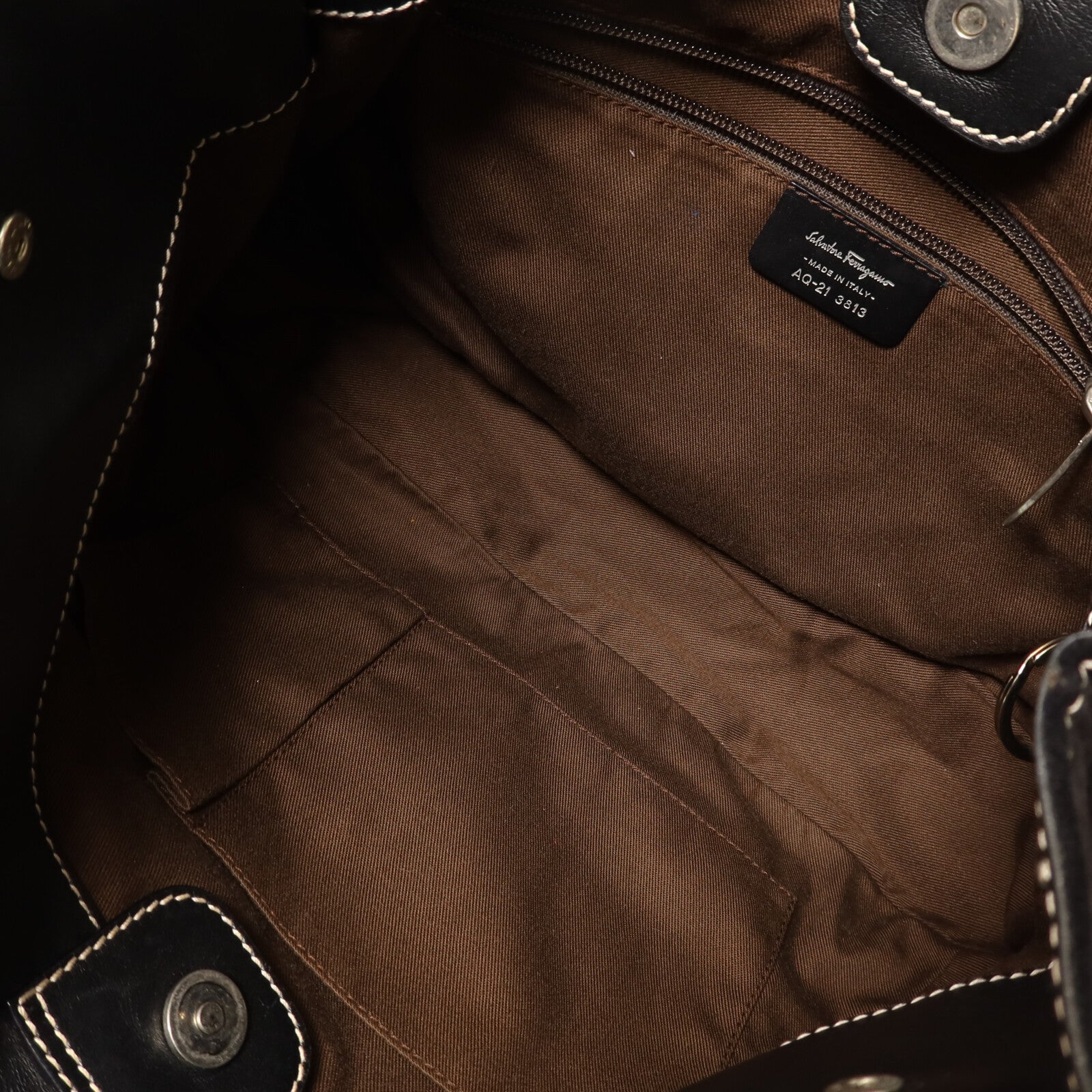 Salvatore Ferragamo 麂皮皮革Shoulder Bag銀扣肩背袋