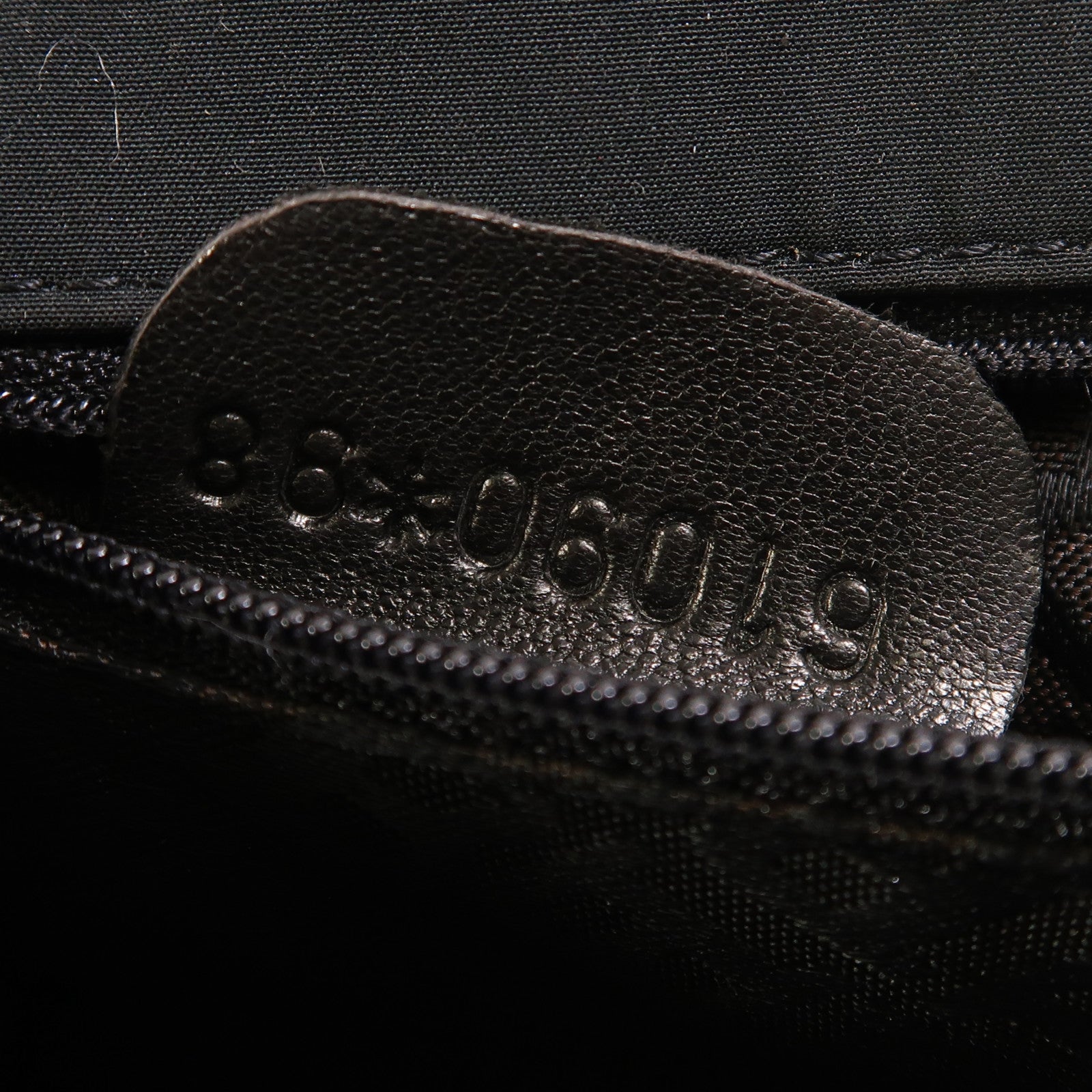 BALLY 尼龍/牛皮皮革Hand Bag銀扣手挽袋