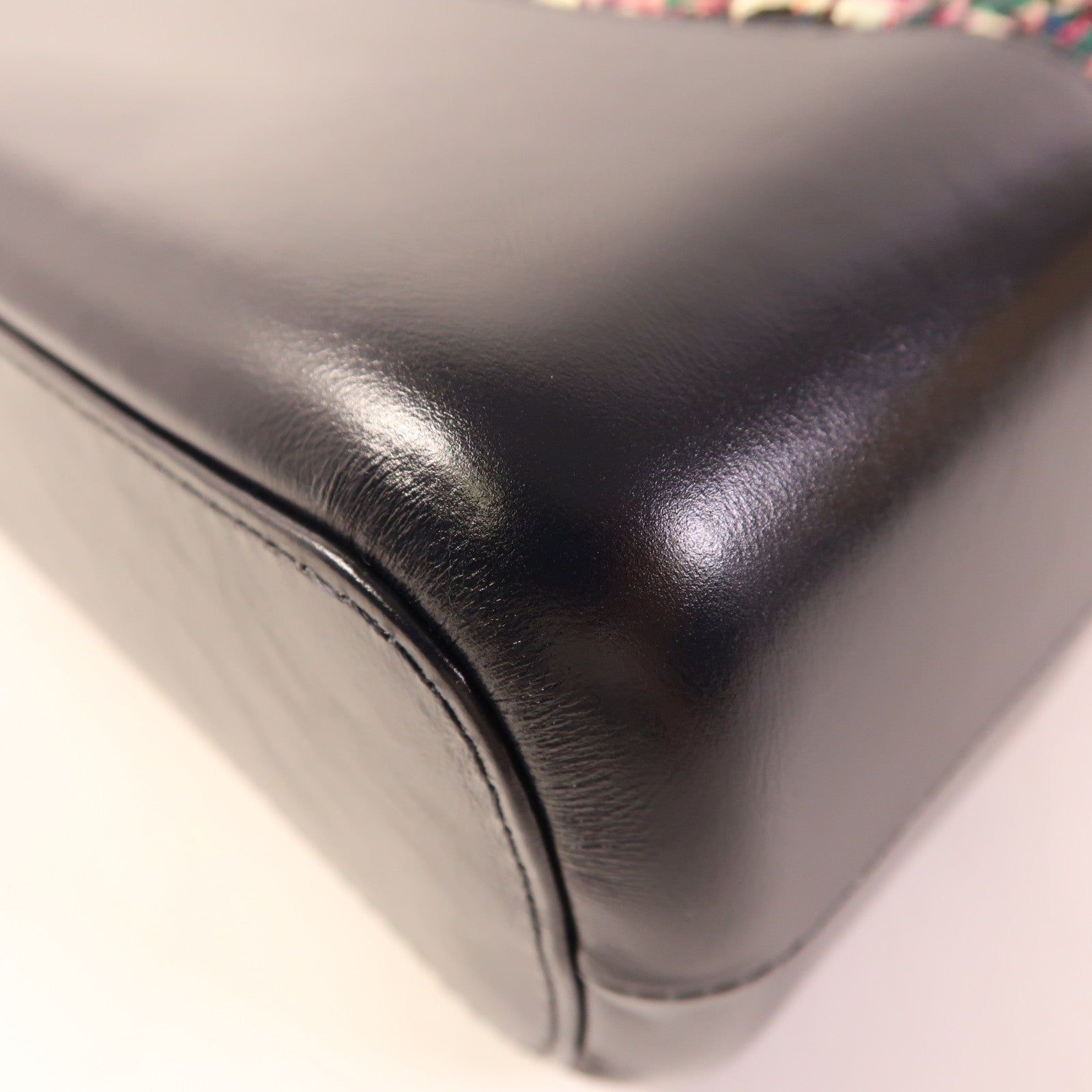 CHANEL 斜紋軟呢/皮革Gabrielle Medium鏈帶肩背袋