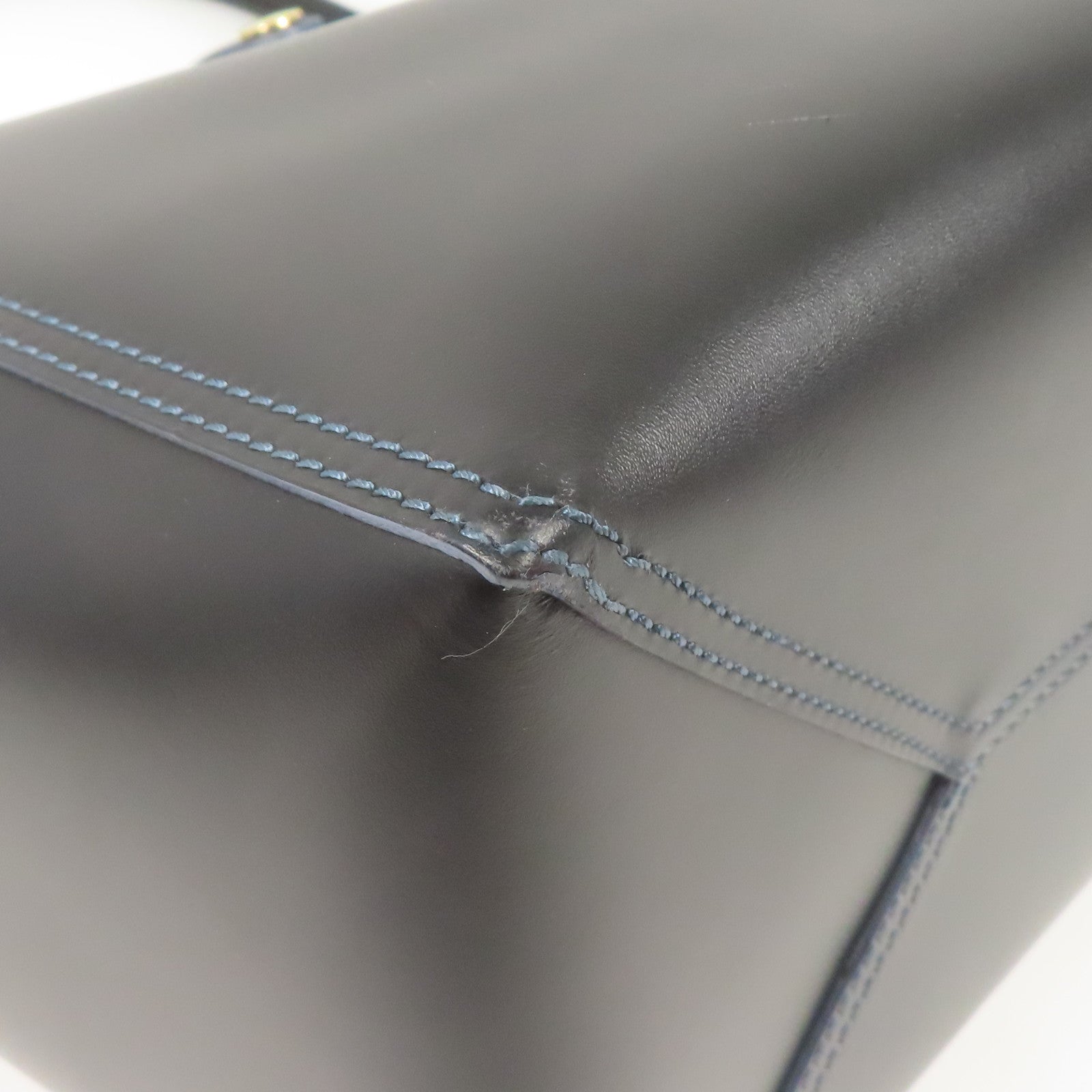 LOEWE 牛皮皮革Shoulder Bag金扣肩背袋