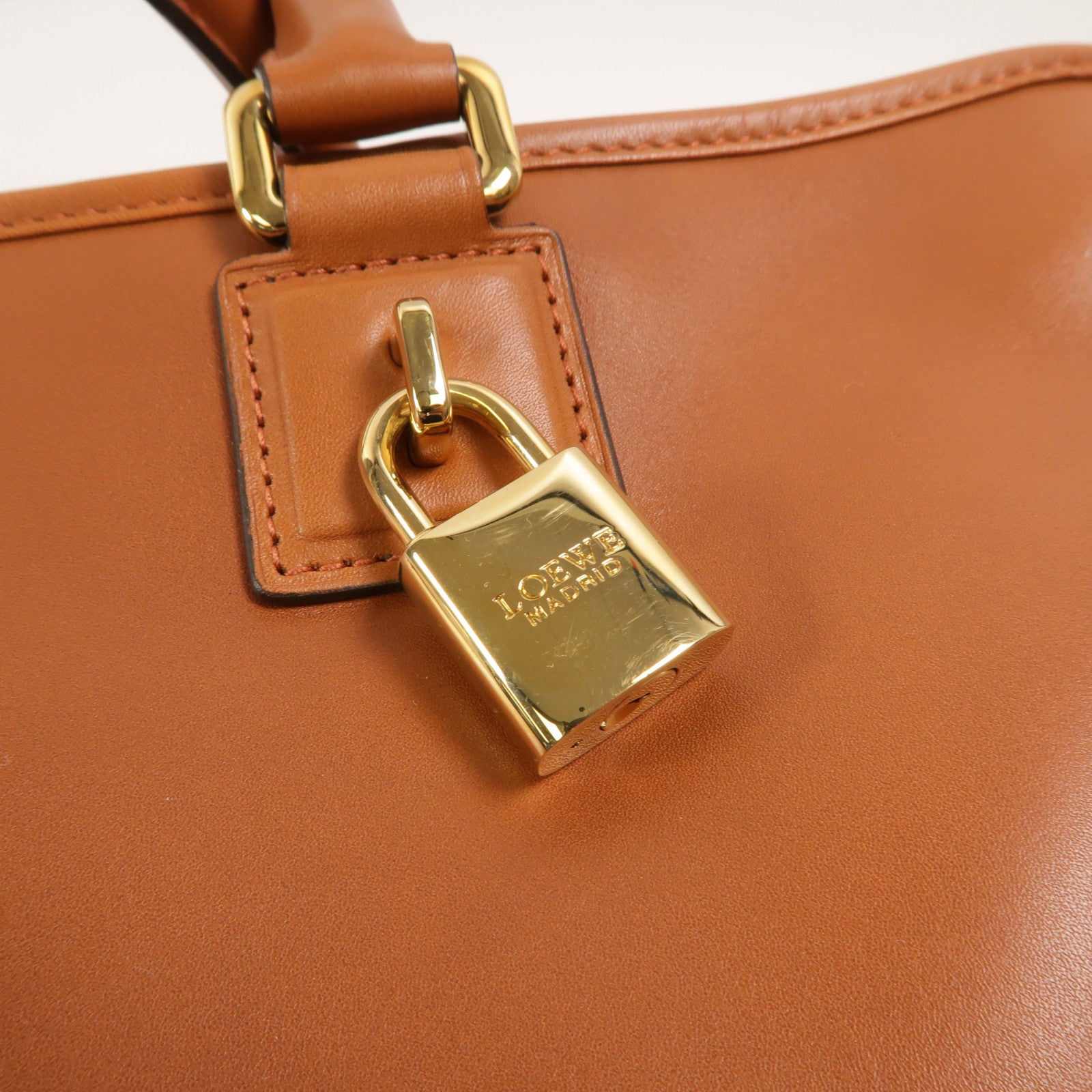 LOEWE 牛皮皮革Amazona 36手挽袋