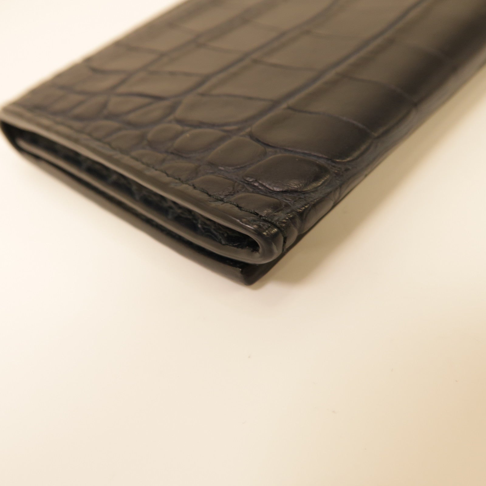 BOTTEGA VENETA 鱷魚皮革Folded Long Wallet折疊長錢包黑色