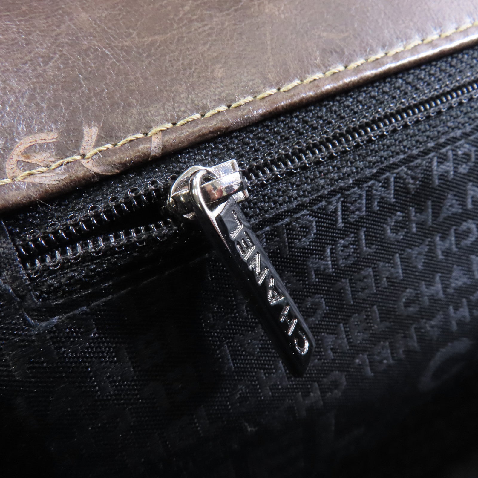CHANEL 牛皮皮革Shoulder Bag銀扣肩背袋啡色