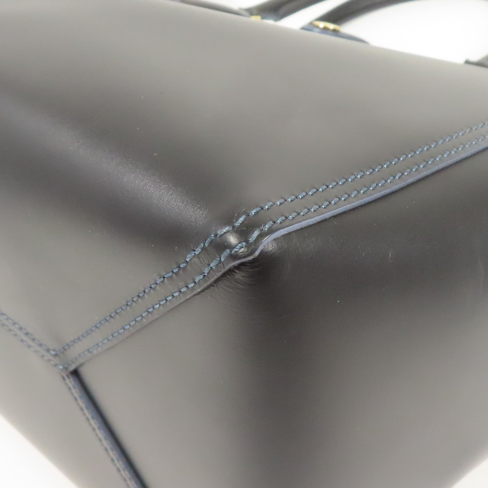 LOEWE 牛皮皮革Shoulder Bag金扣肩背袋