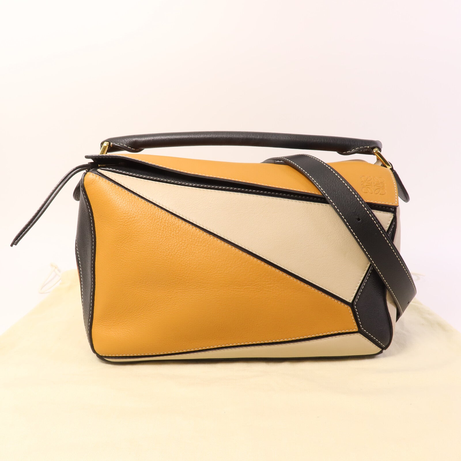 LOEWE 牛皮皮革Puzzle Medium手挽肩背兩用袋