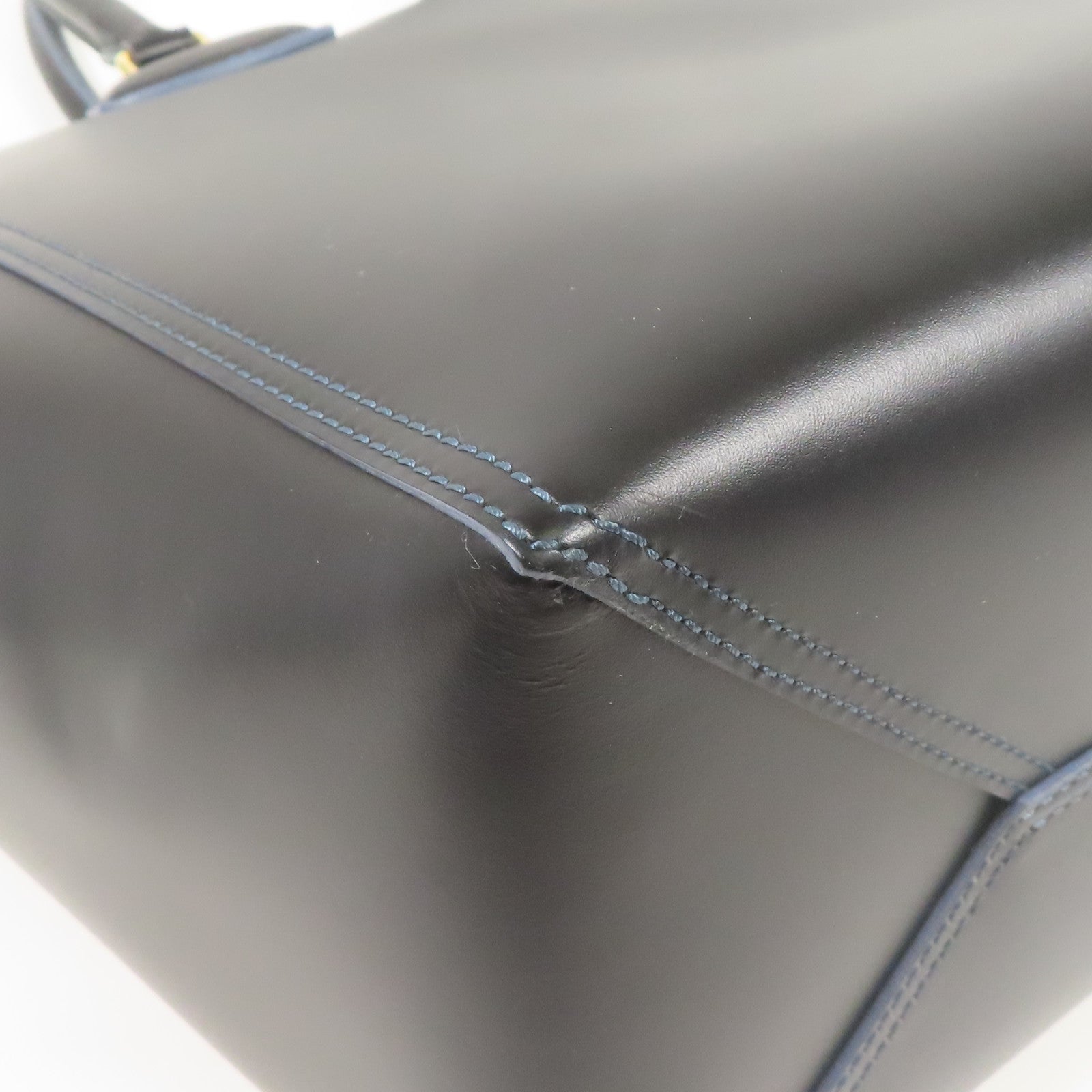 LOEWE 牛皮皮革Shoulder Bag金扣肩背袋