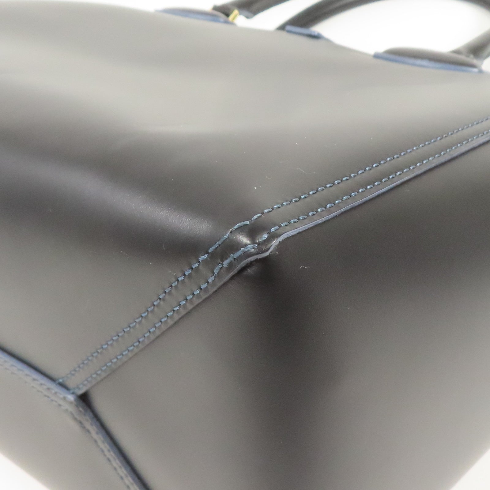 LOEWE 牛皮皮革Shoulder Bag金扣肩背袋
