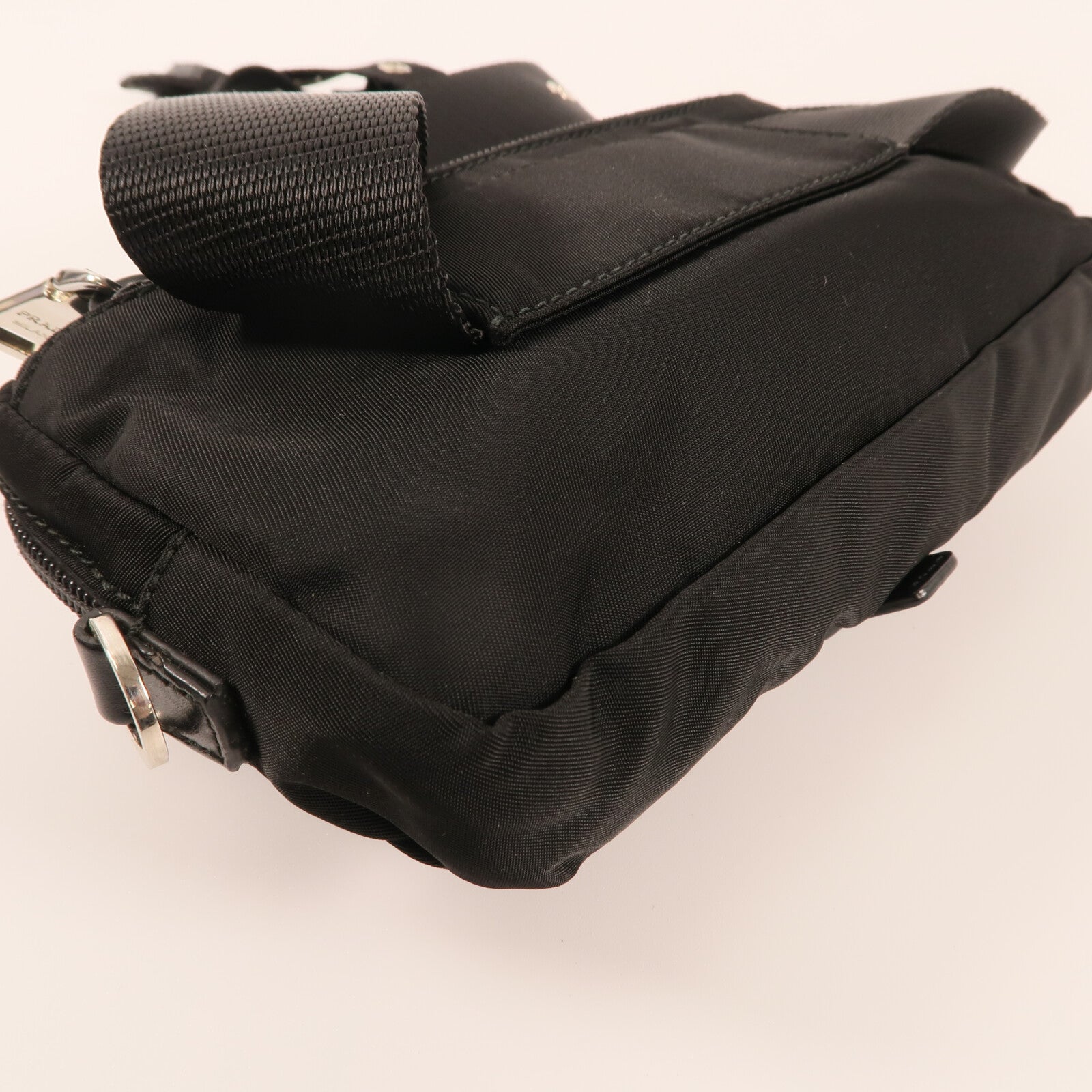 PRADA 尼龍Belt Bag銀扣腰包