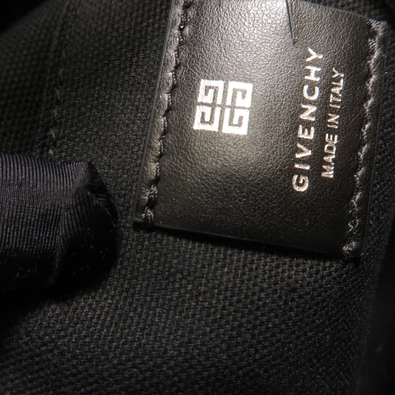 GIVENCHY 牛皮皮革Voyou Small肩背袋