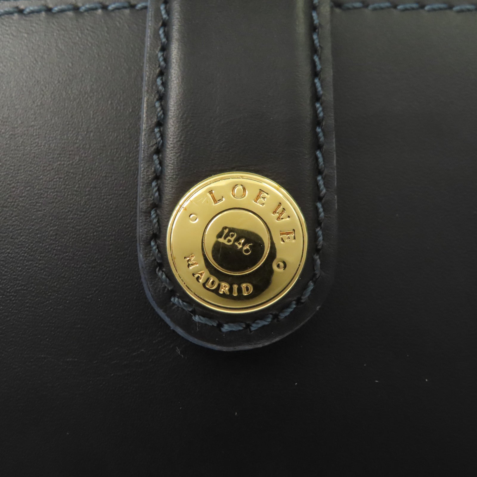 LOEWE 牛皮皮革Shoulder Bag金扣肩背袋