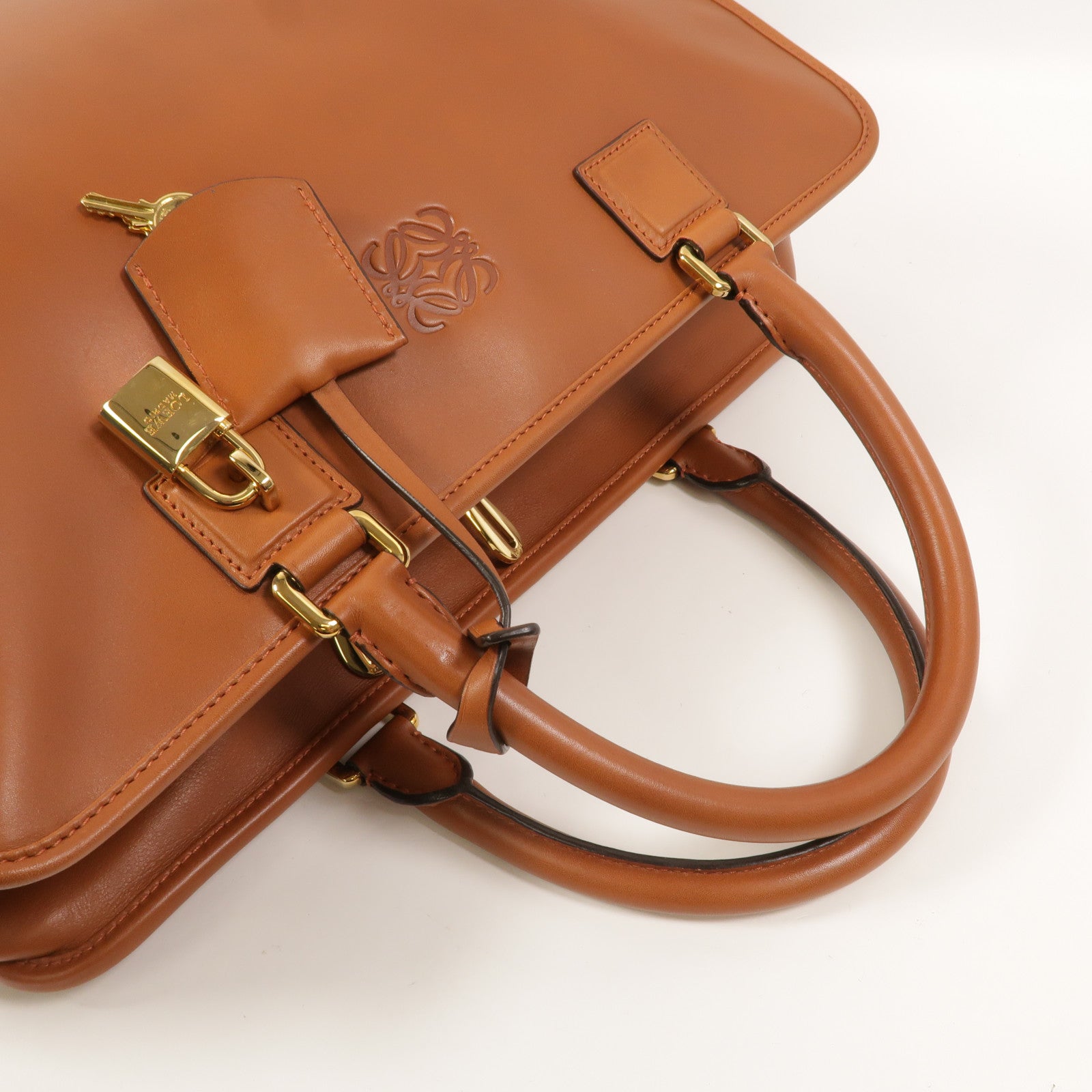 LOEWE 牛皮皮革Amazona 36手挽袋