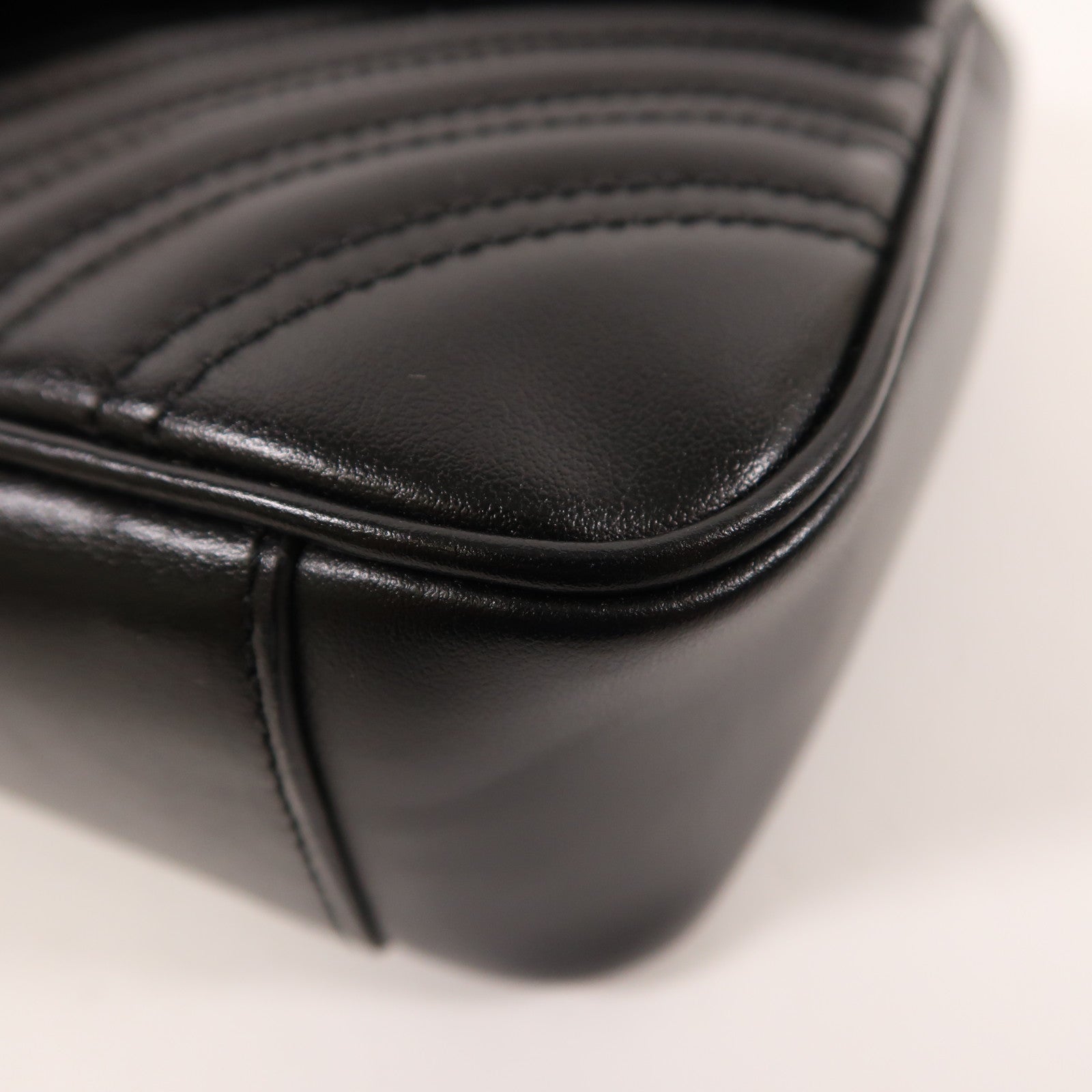 GUCCI 牛皮皮革GG Marmont金扣鏈帶肩背袋