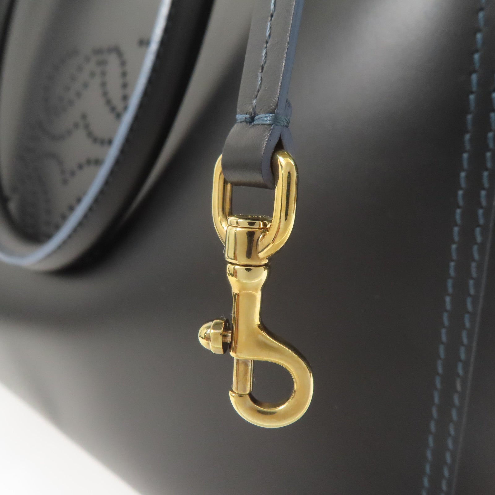 LOEWE 牛皮皮革Shoulder Bag金扣肩背袋
