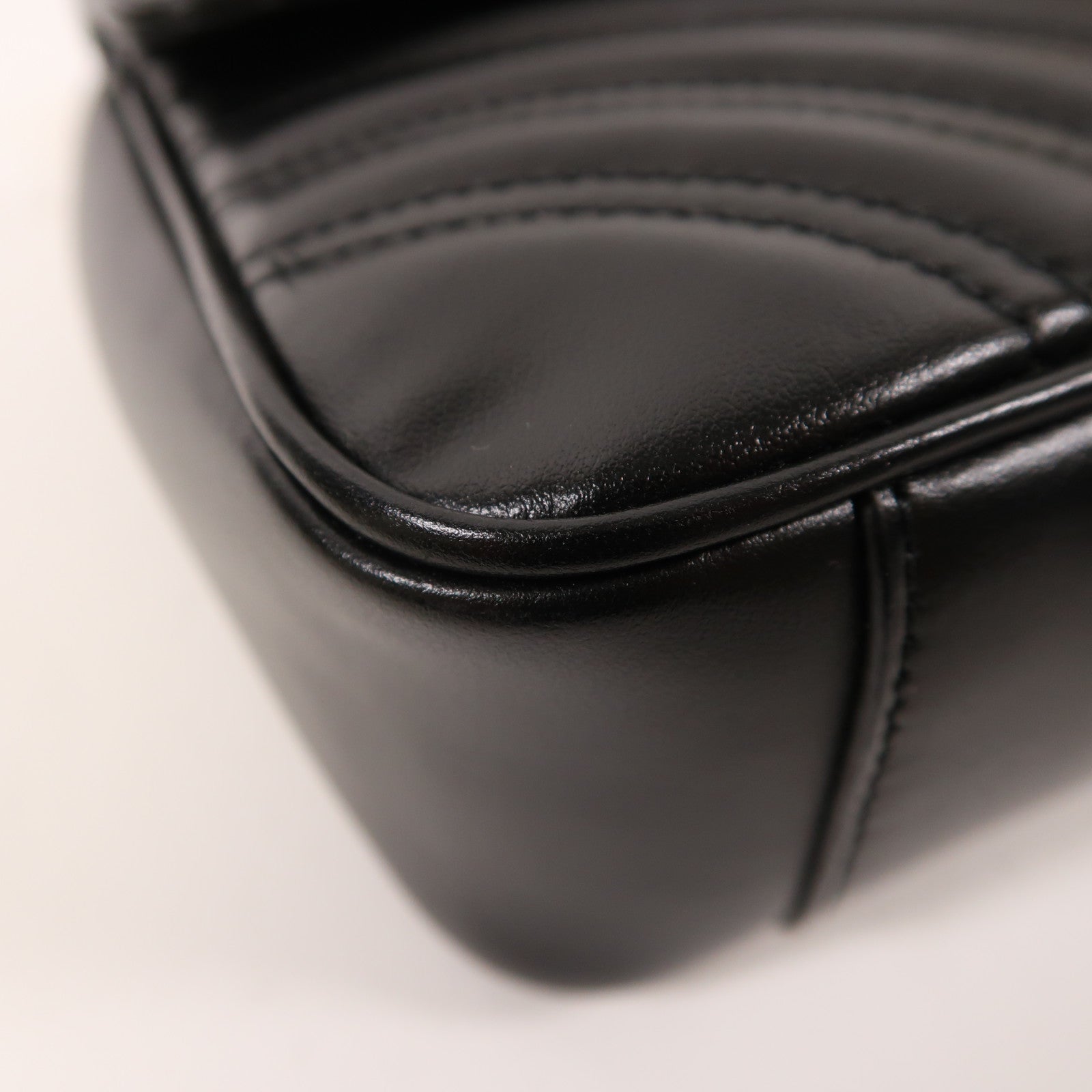 GUCCI 牛皮皮革GG Marmont金扣鏈帶肩背袋