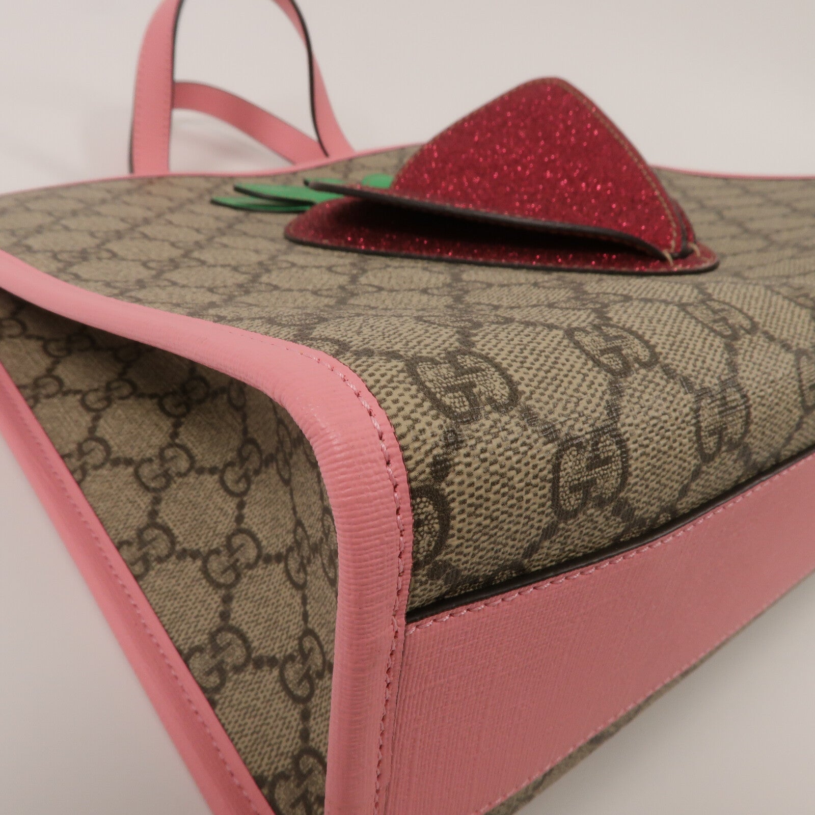 GUCCI 塗層帆布3D Strawberry GG Supreme Shoulder Tote手挽肩背兩用袋