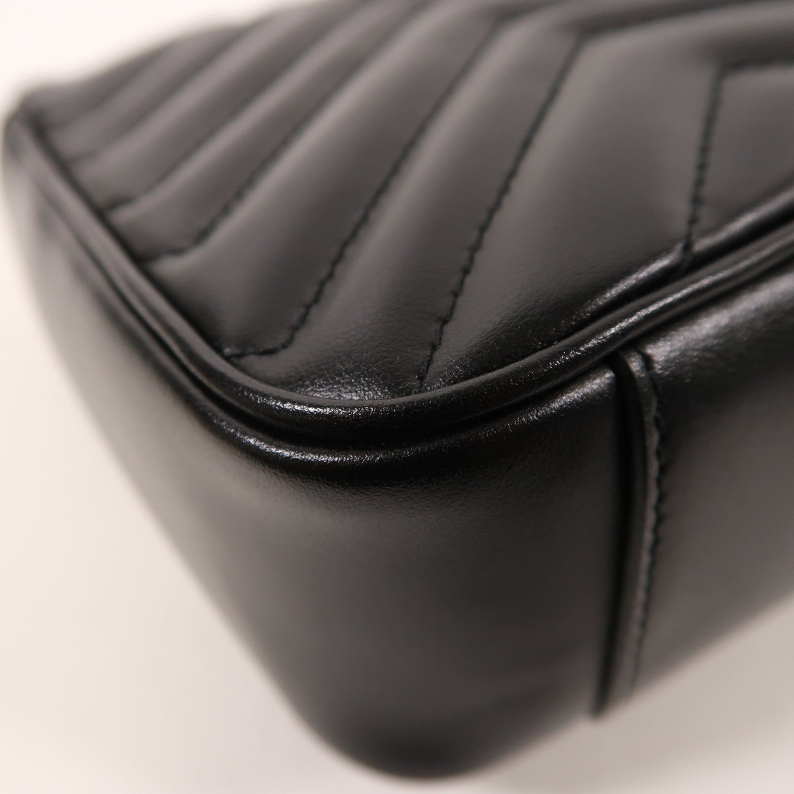 GUCCI 牛皮皮革GG Marmont金扣鏈帶肩背袋