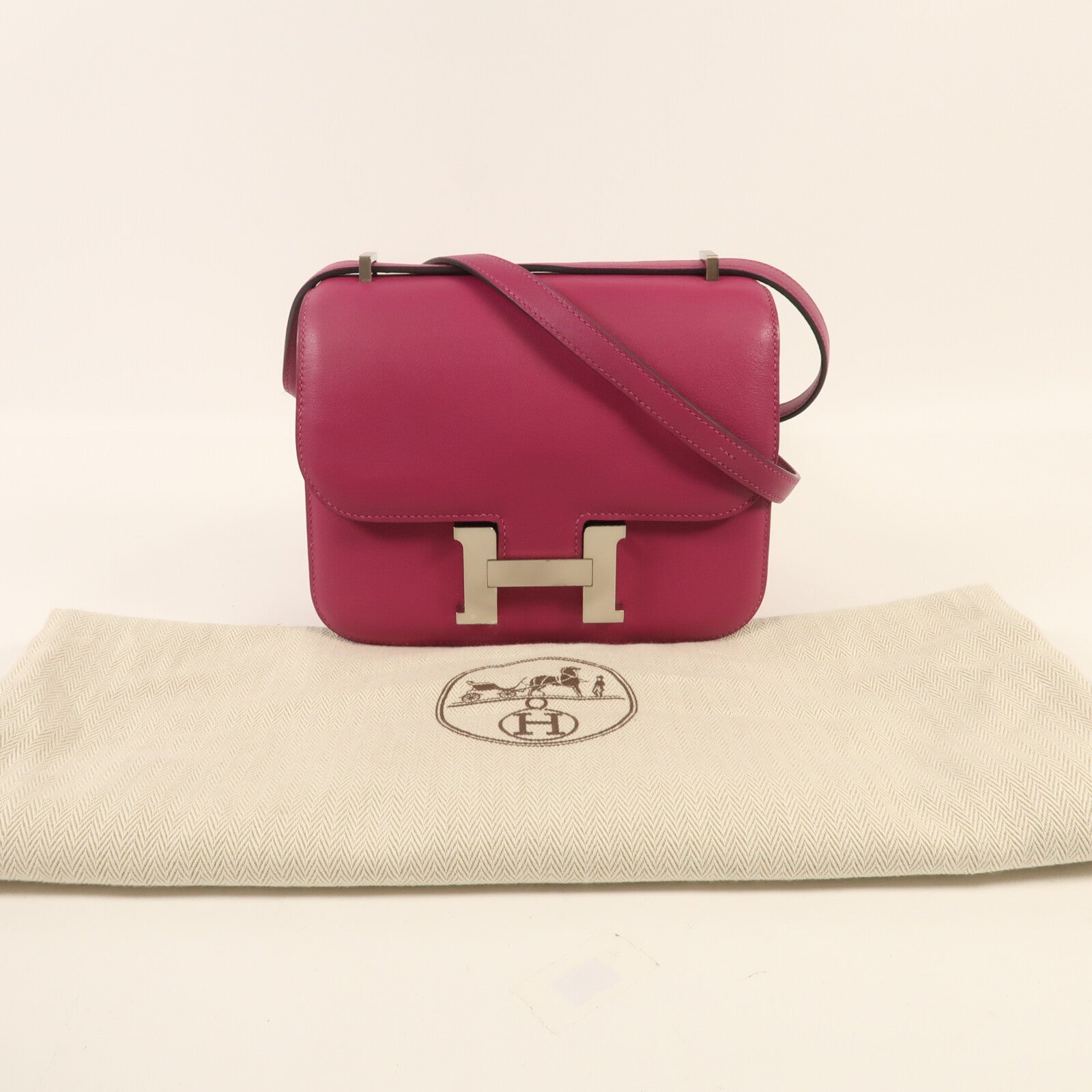 HERMES Swift皮革Constance Mini銀扣肩背袋