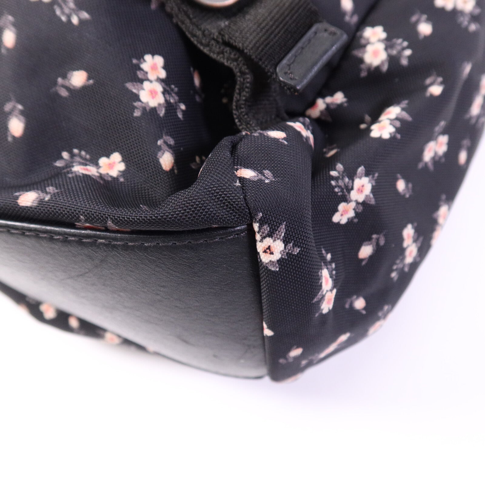 GIVENCHY 帆布Backpack銀扣背包