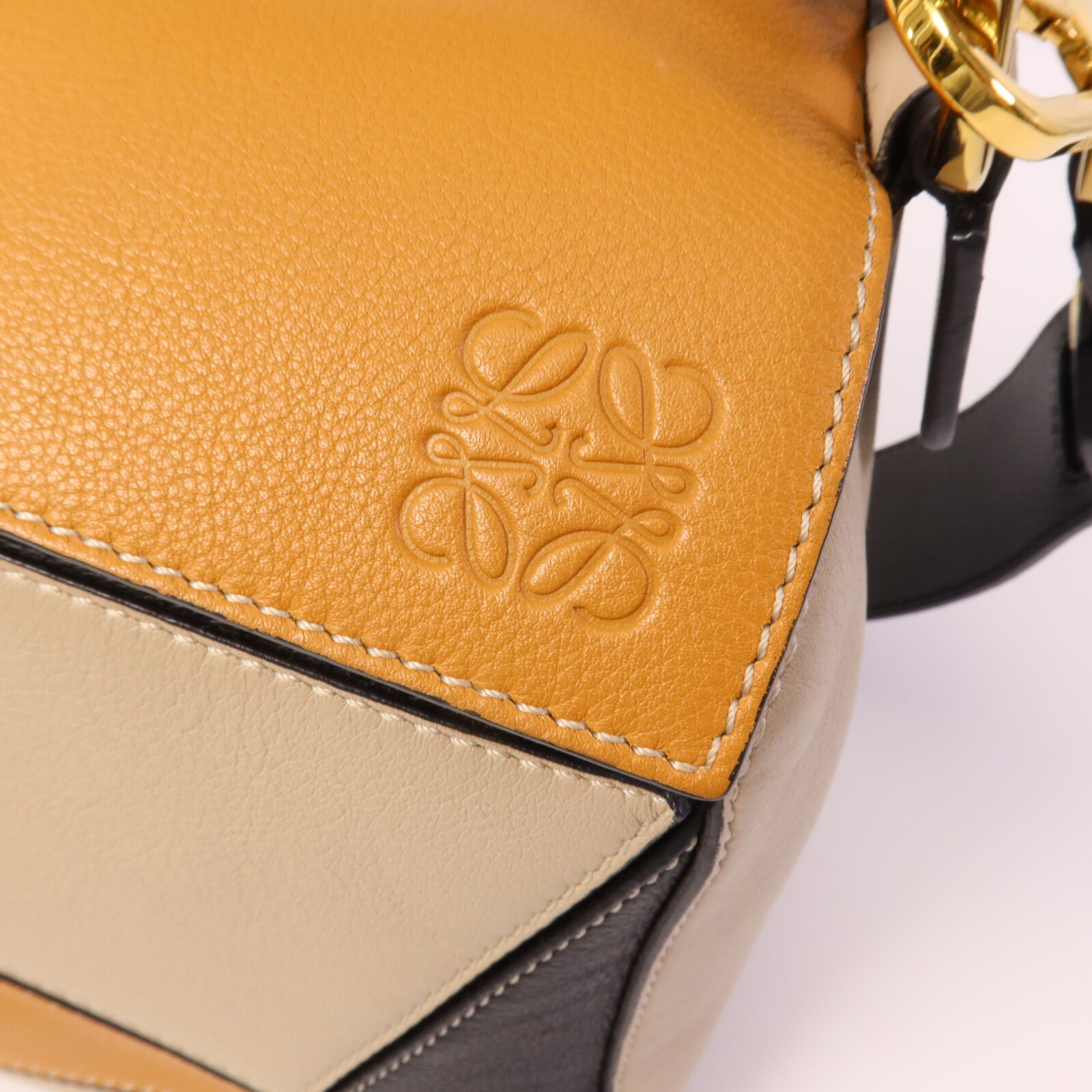 LOEWE 牛皮皮革Puzzle Medium手挽肩背兩用袋