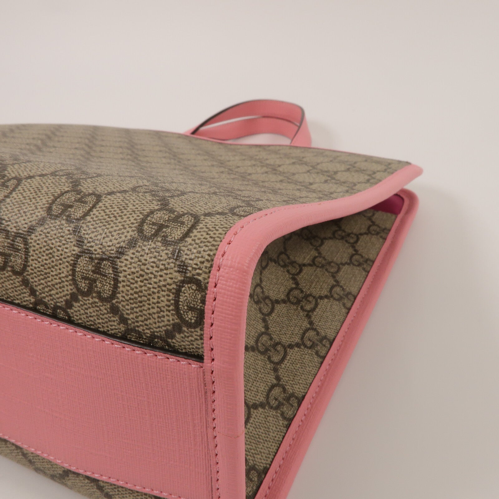 GUCCI 塗層帆布3D Strawberry GG Supreme Shoulder Tote手挽肩背兩用袋