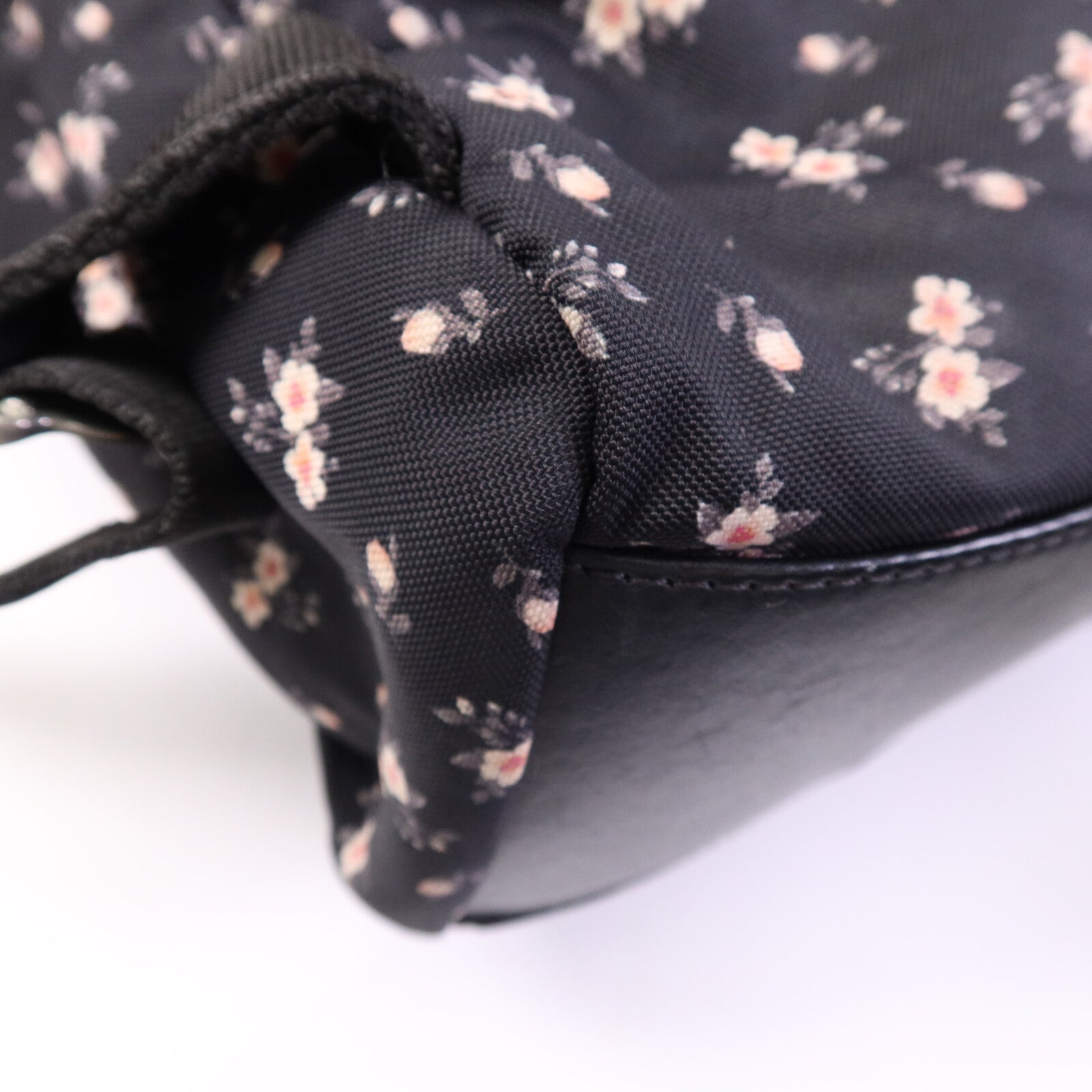 GIVENCHY 帆布Backpack銀扣背包