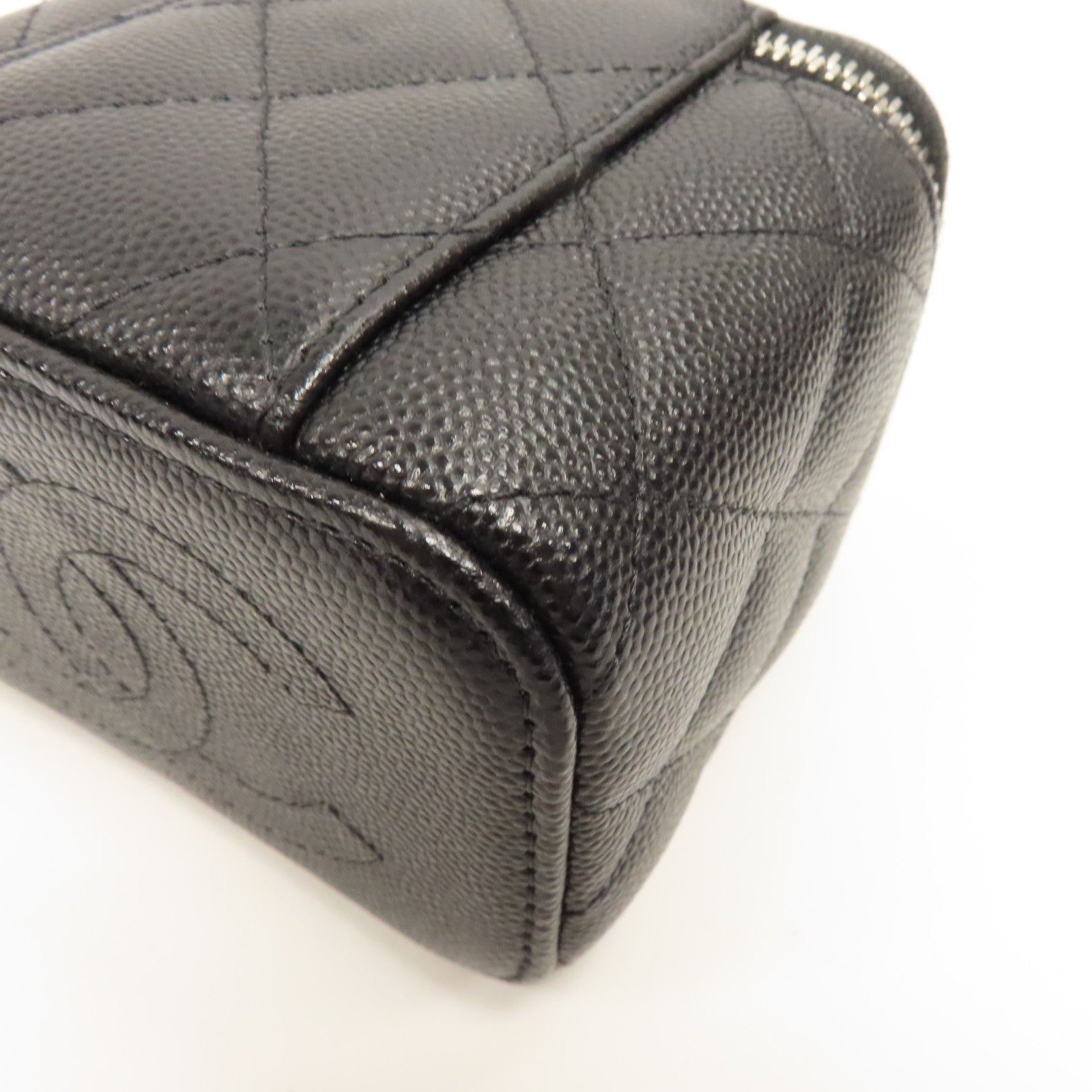 CHANEL 菱格Caviar皮革Vanity Case銀扣鏈帶肩背袋黑色