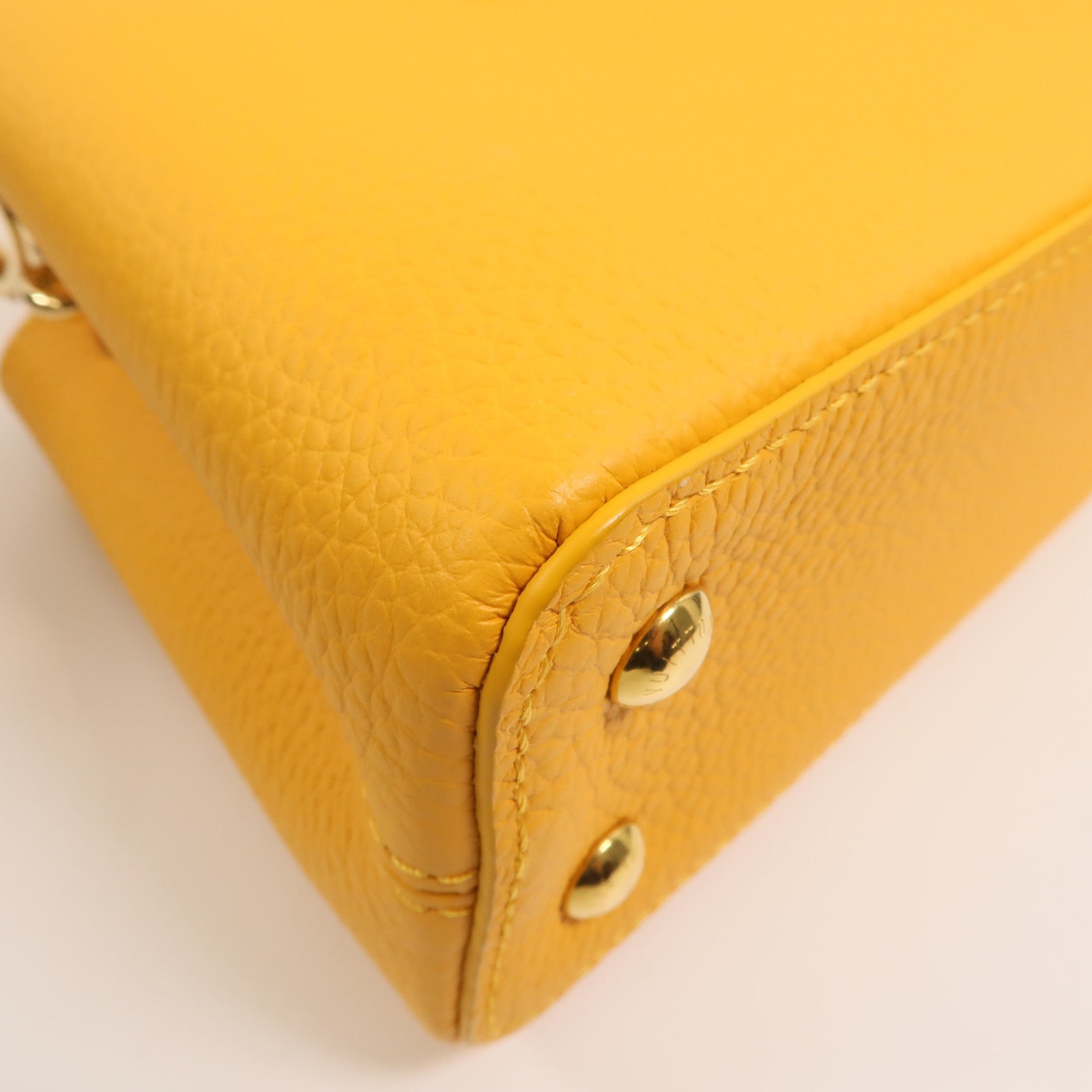 LOUIS VUITTON Taurillon皮革Capucines Mini手挽肩背兩用袋