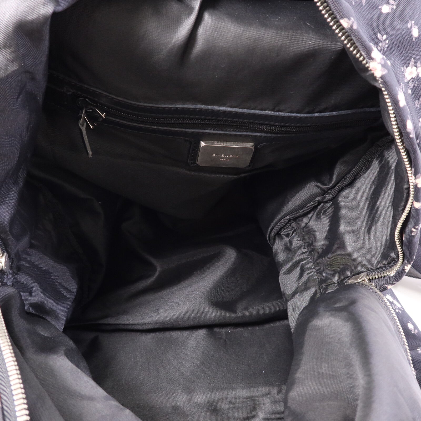 GIVENCHY 帆布Backpack銀扣背包