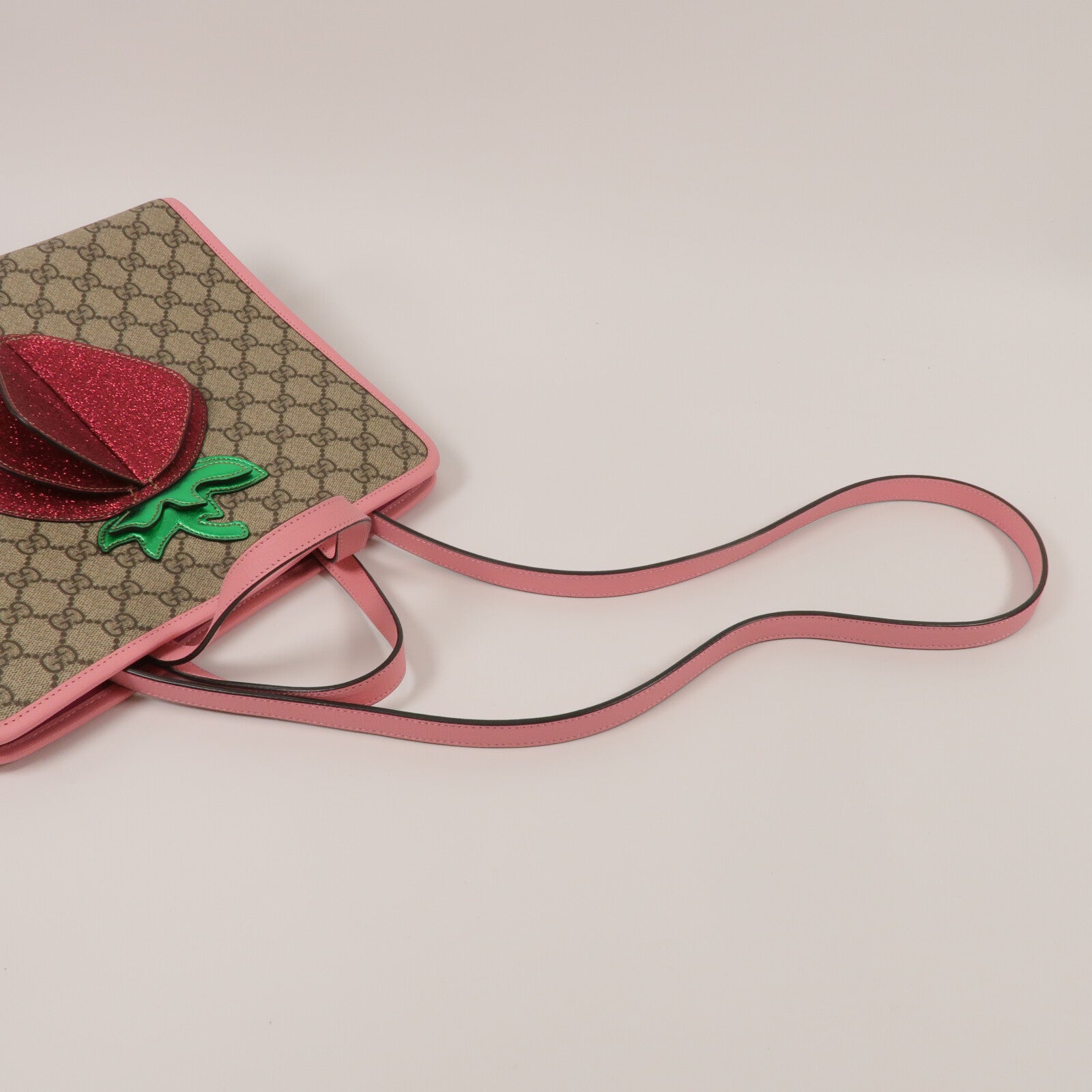 GUCCI 塗層帆布3D Strawberry GG Supreme Shoulder Tote手挽肩背兩用袋