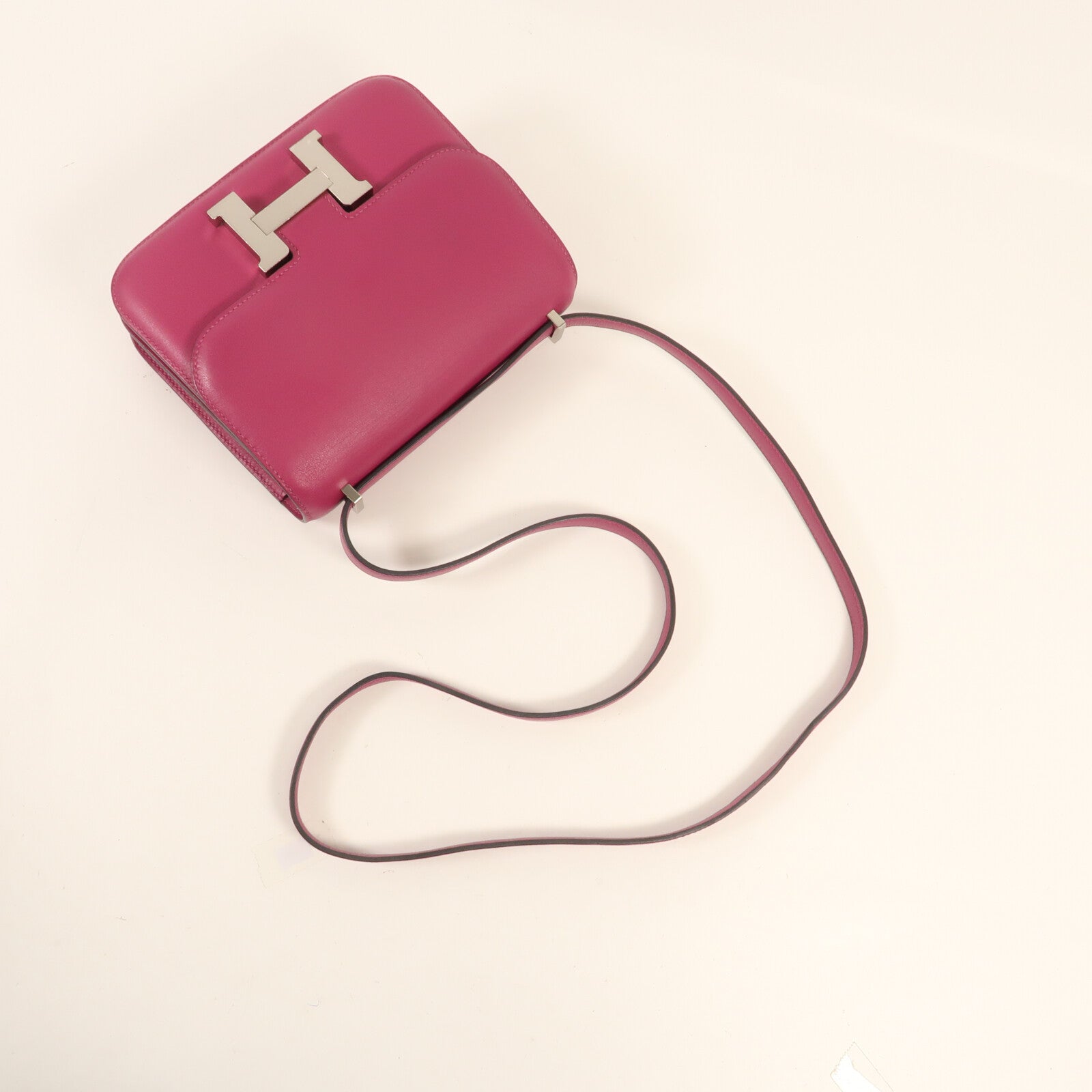 HERMES Swift皮革Constance Mini銀扣肩背袋