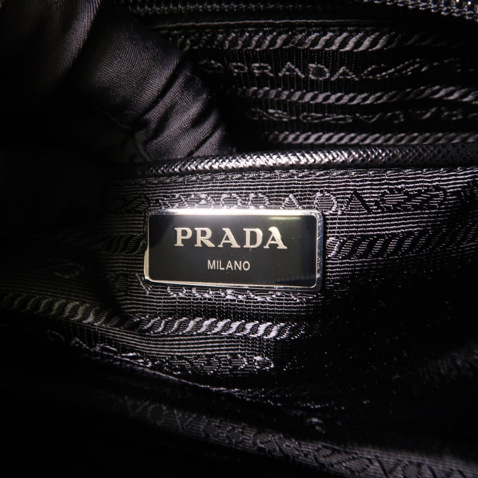 PRADA 尼龍Re-Nylon Shoulder Bag銀扣肩背袋